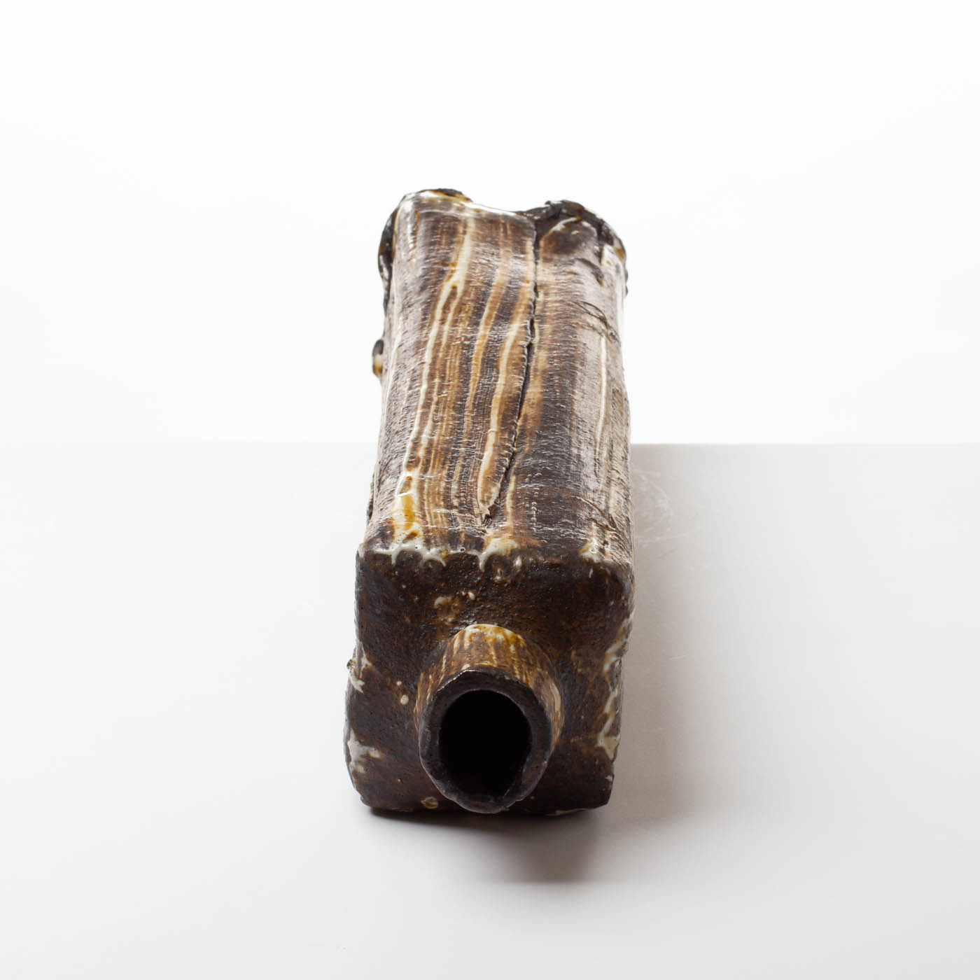 tall black bottle RT10Y723