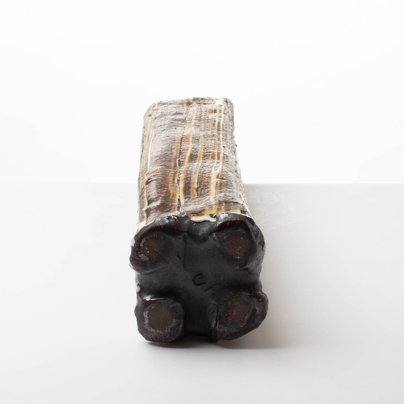 tall black bottle RT10Y723