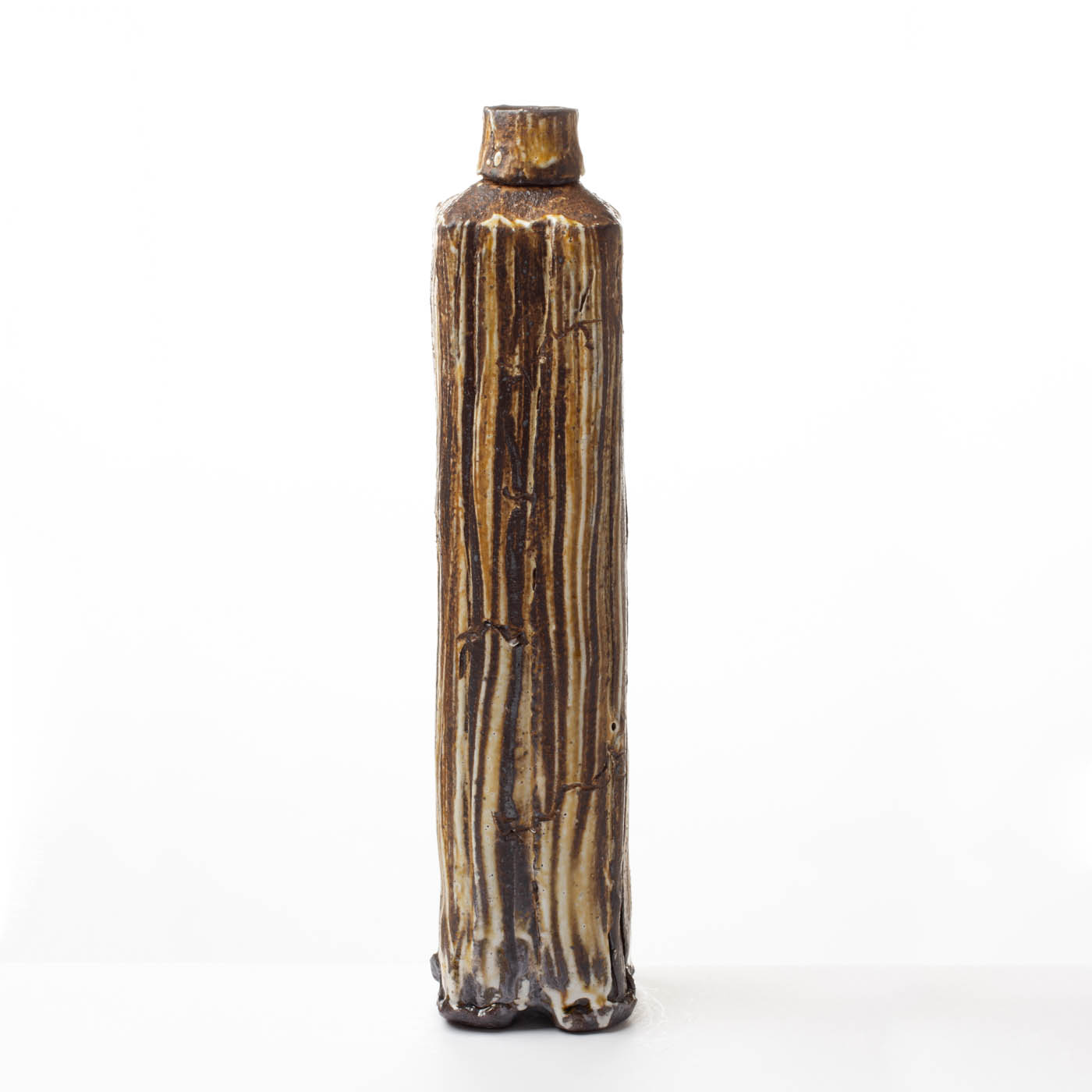 tall black bottle RT10Y723