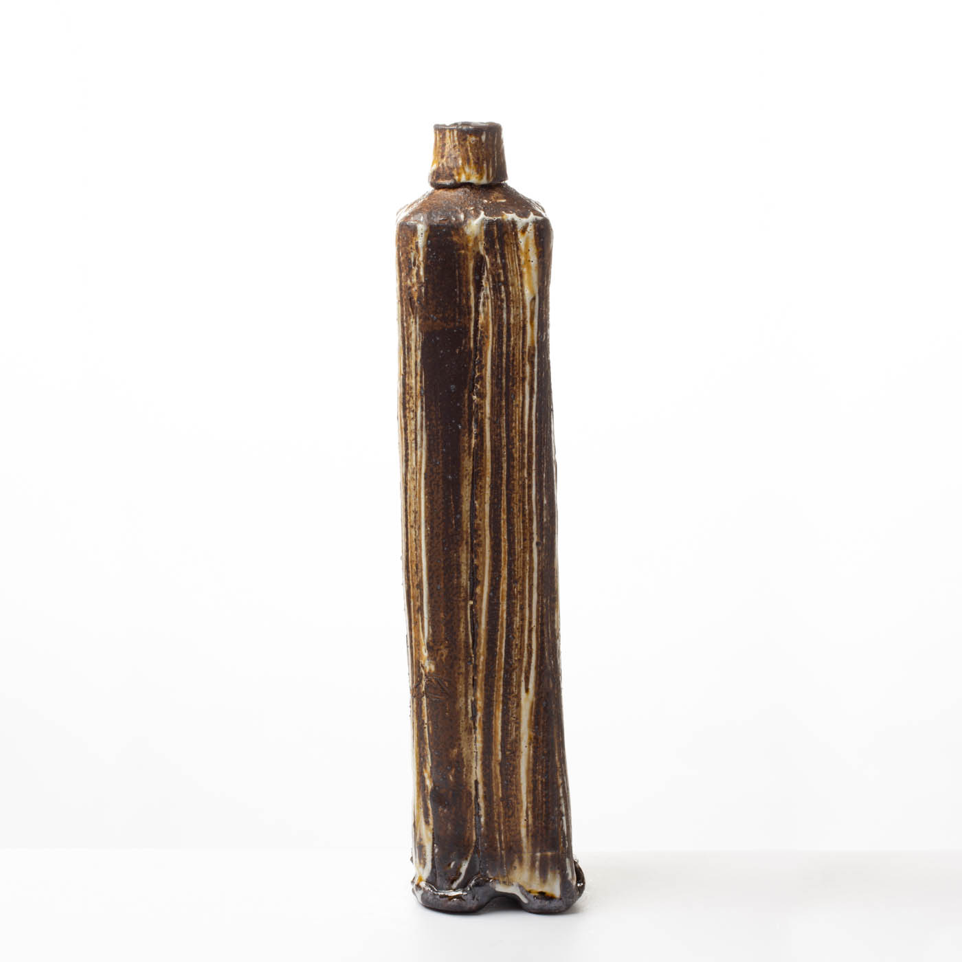 tall black bottle RT10Y723