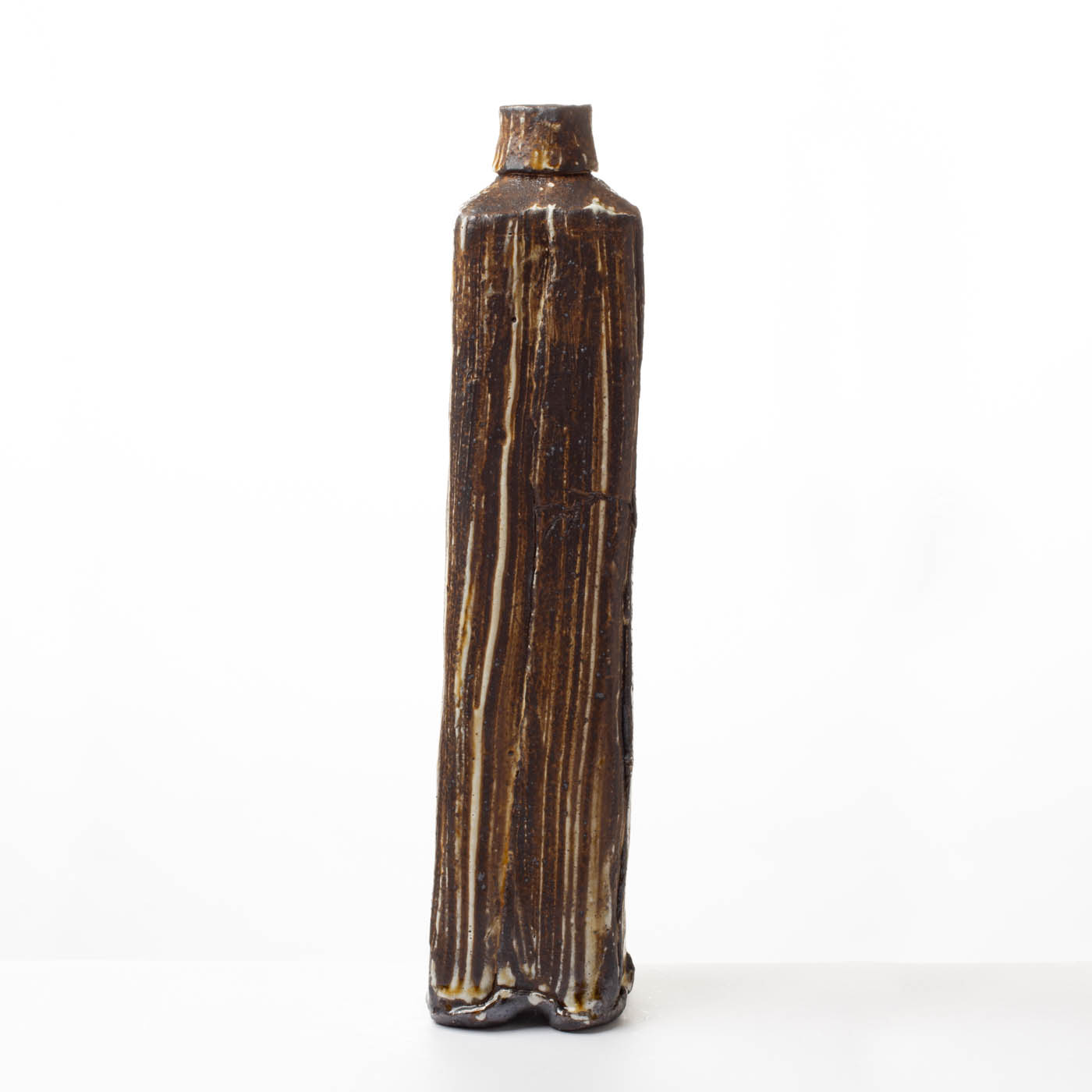 tall black bottle RT10Y723