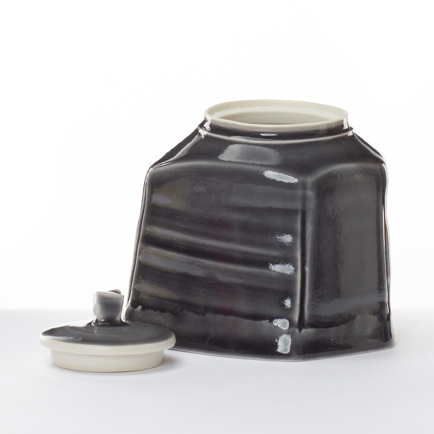 dark lidded jar CC337Y39