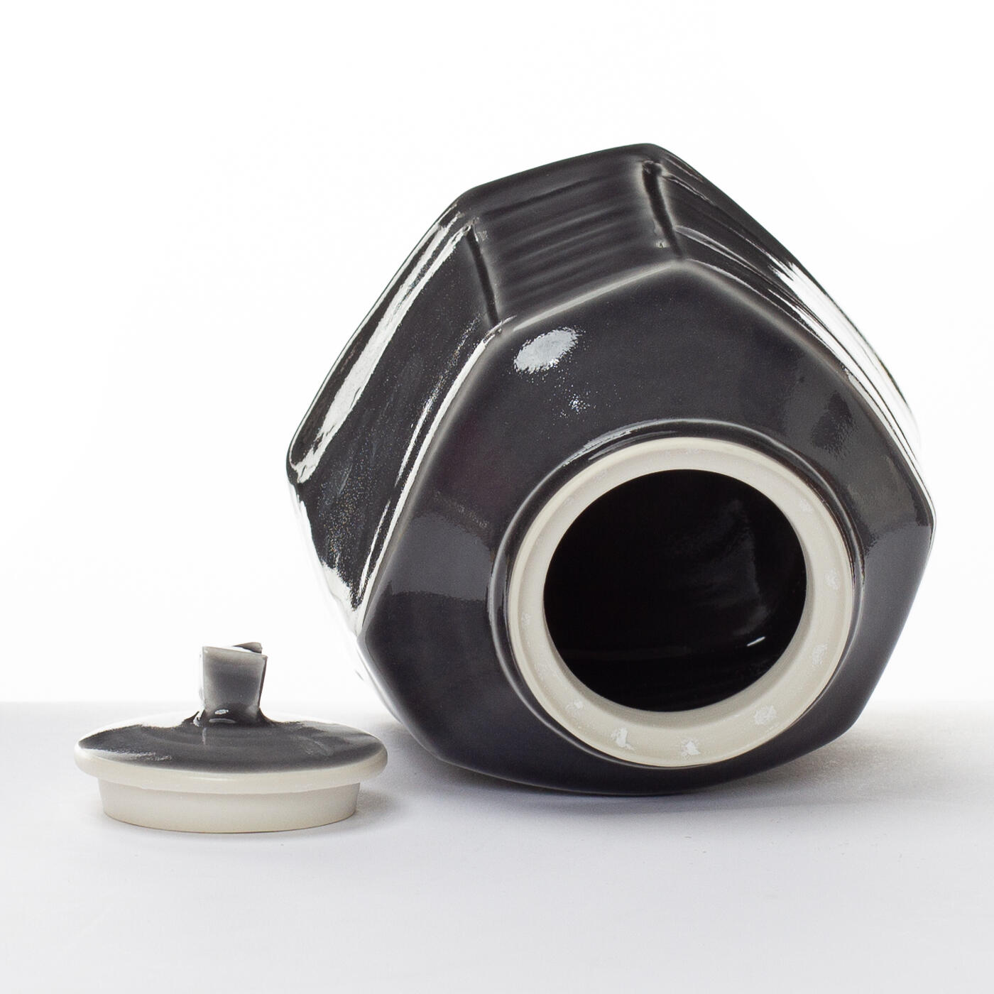 dark lidded jar CC337Y39