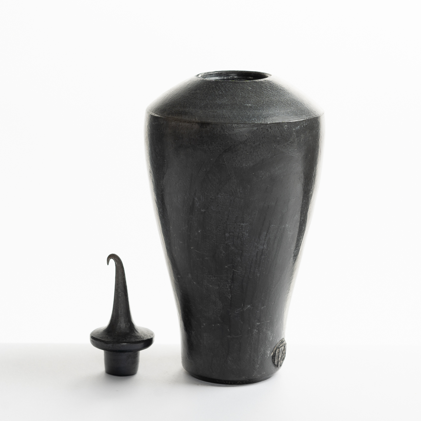 Black Lidded Vessel TA44Y141