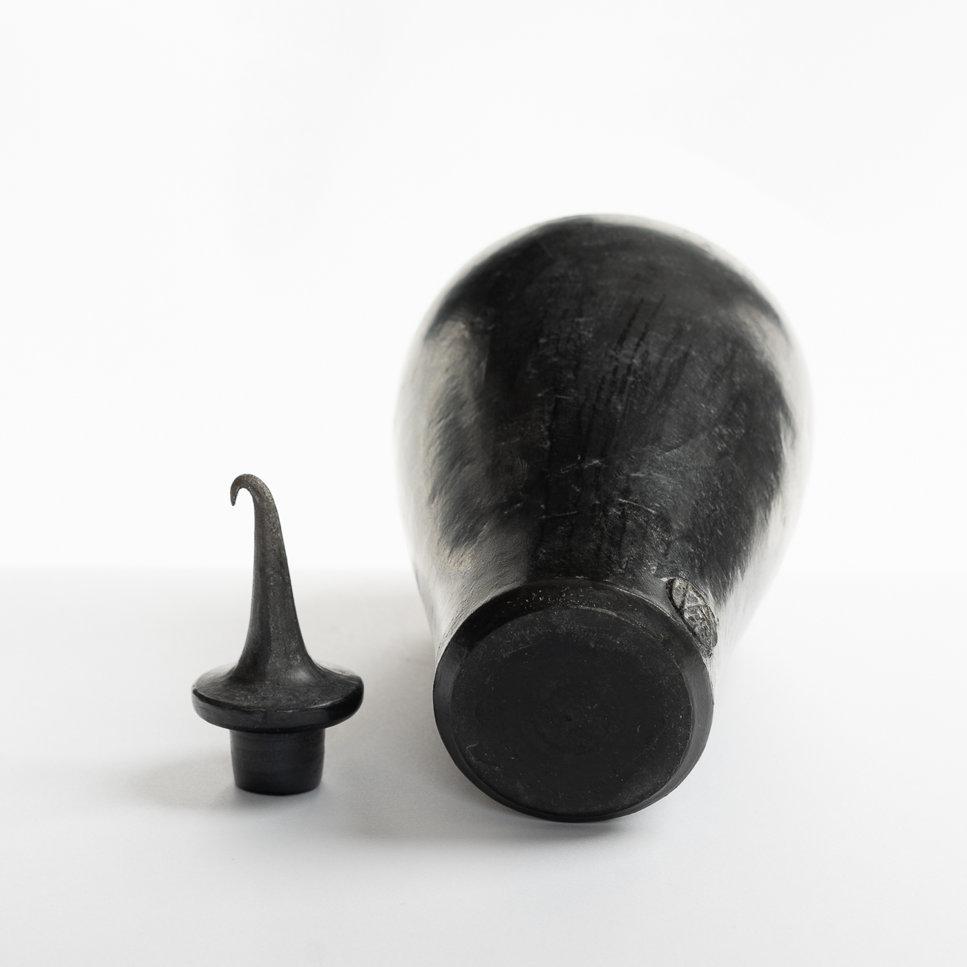 Black Lidded Vessel TA44Y141