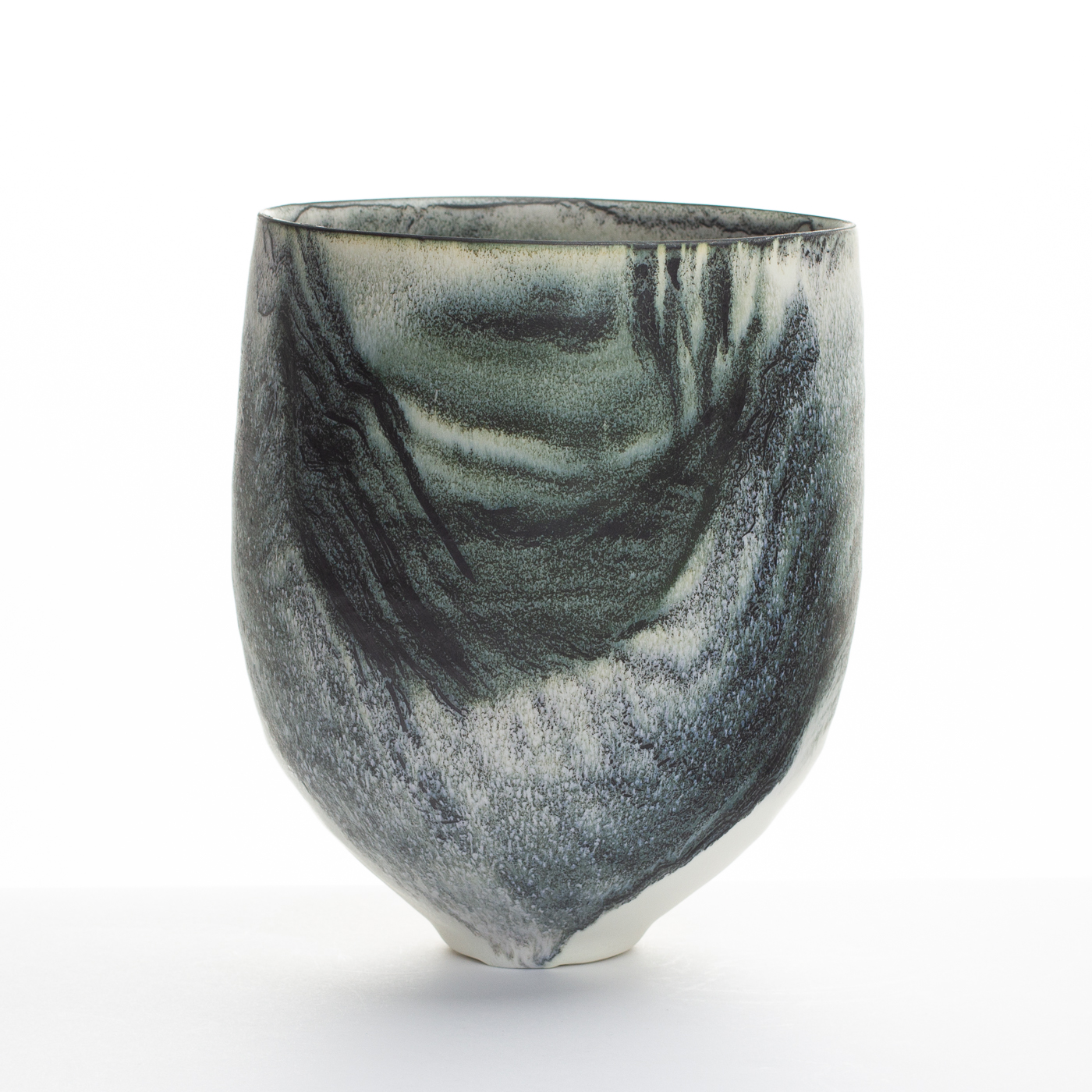 Porcelain vessel KC225Y452