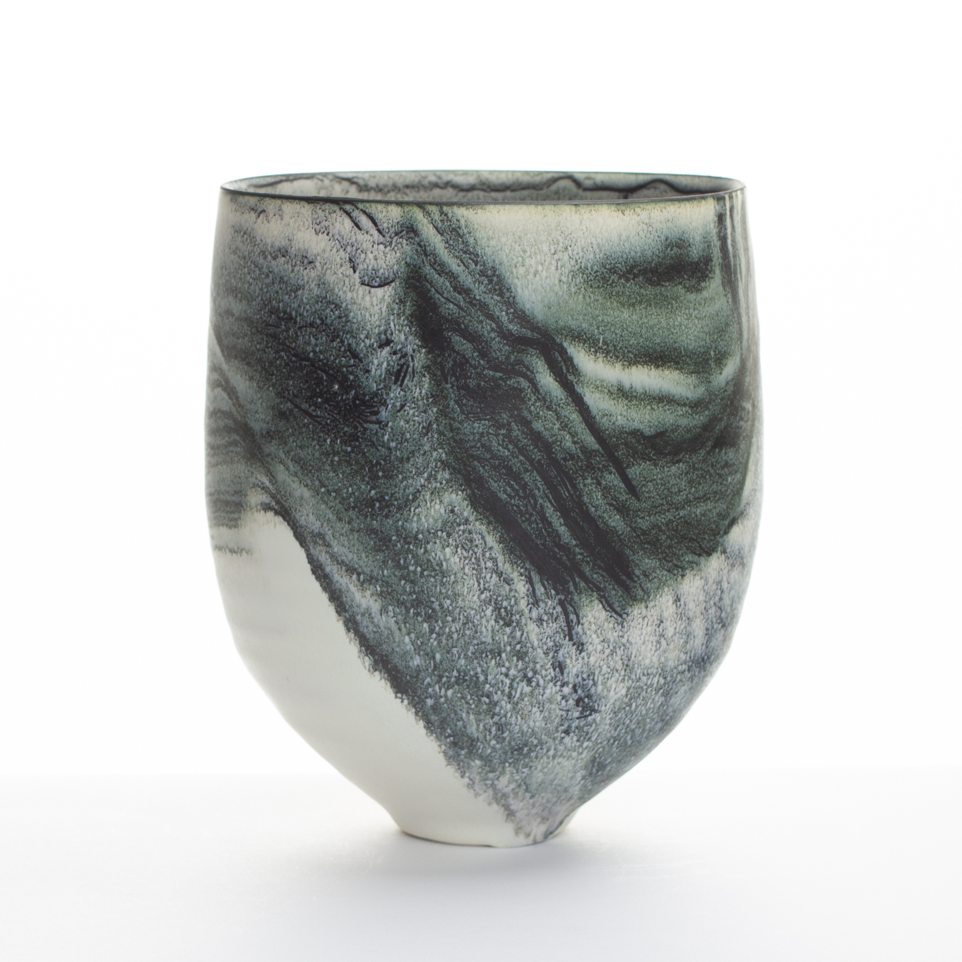 Porcelain vessel KC225Y452