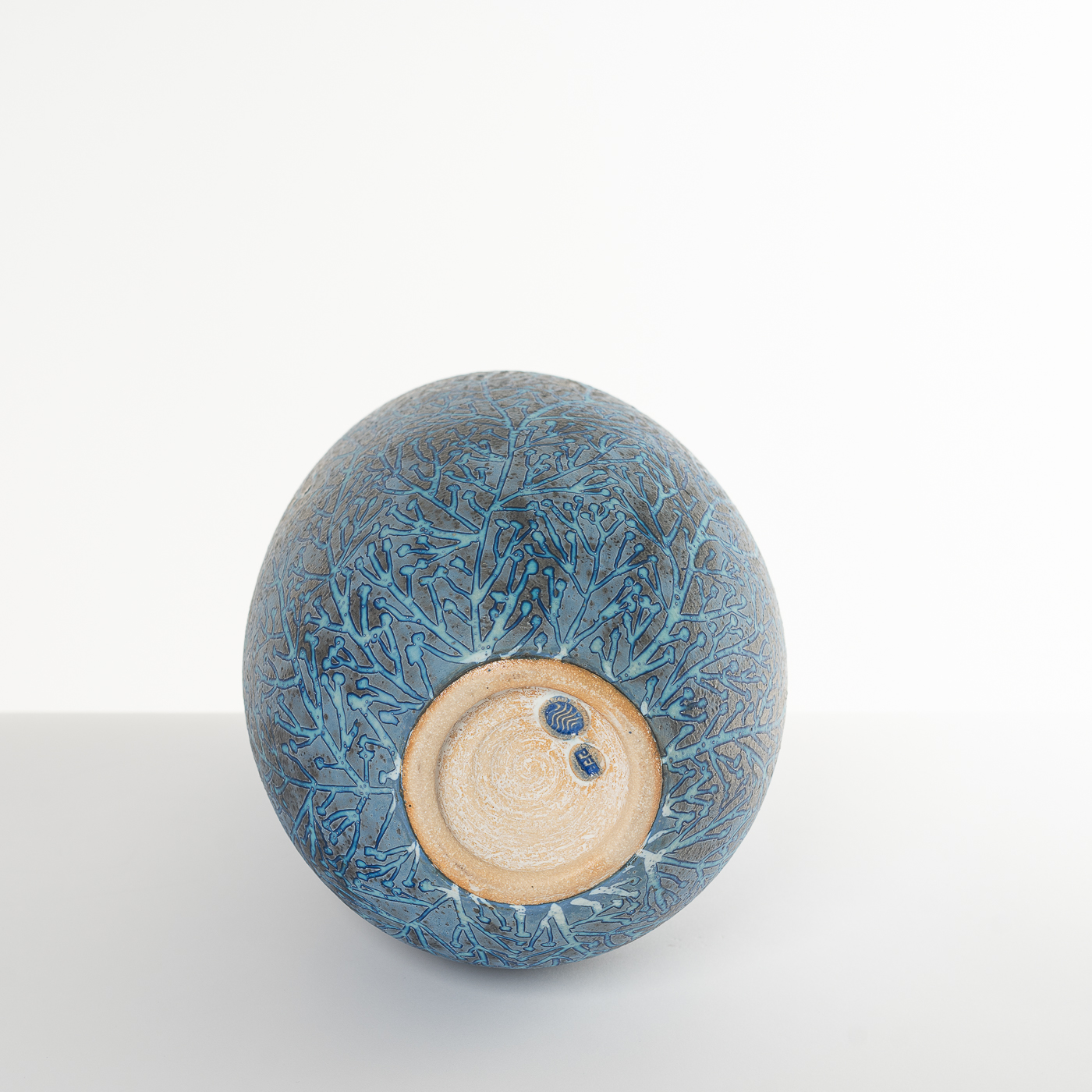 PB161X570 Conical dark blue vessel