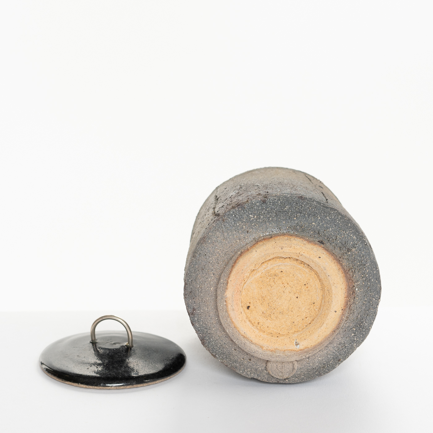 Black lid jar SP372Y290