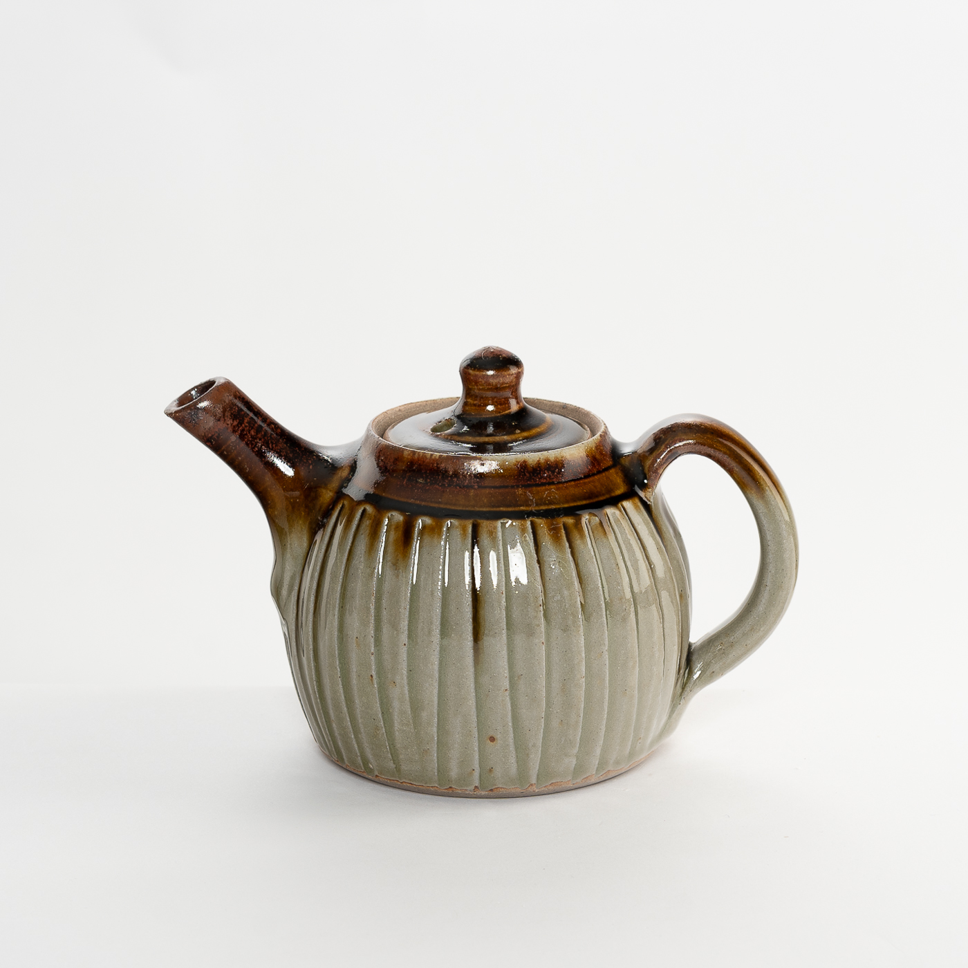 JJ4X955 Small Fluted Teapot