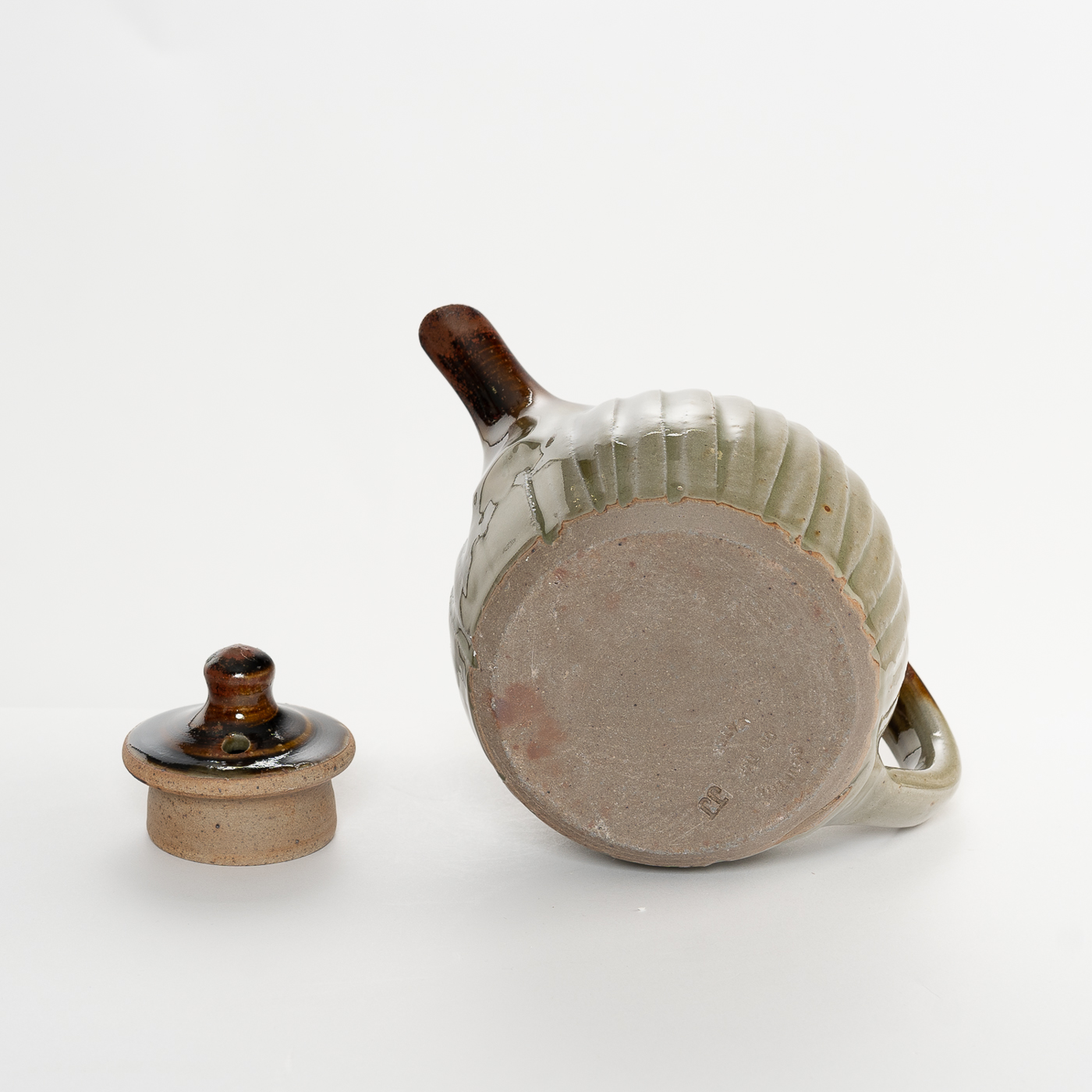 JJ4X955 Small Fluted Teapot