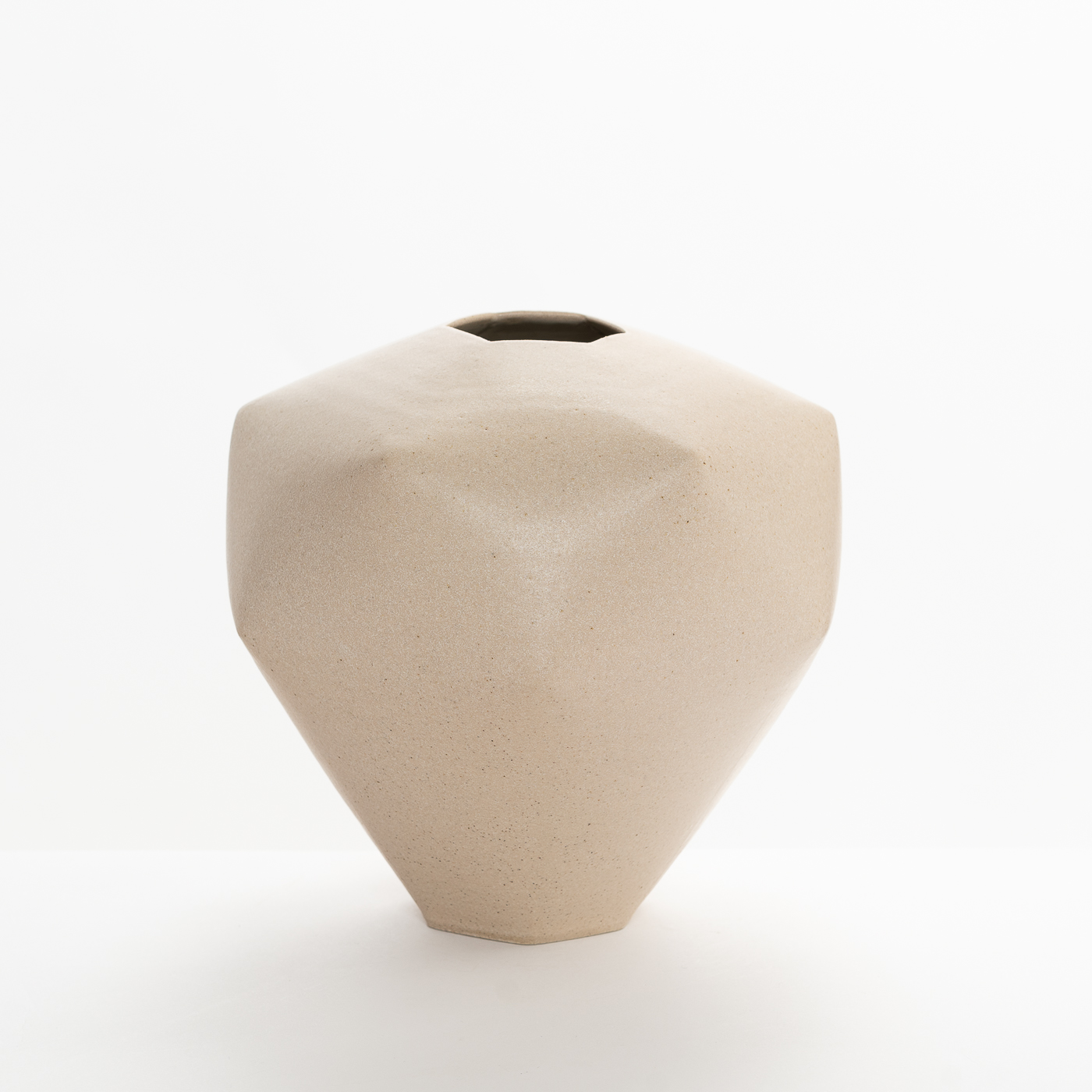 SK324Y52 Large beige vessel