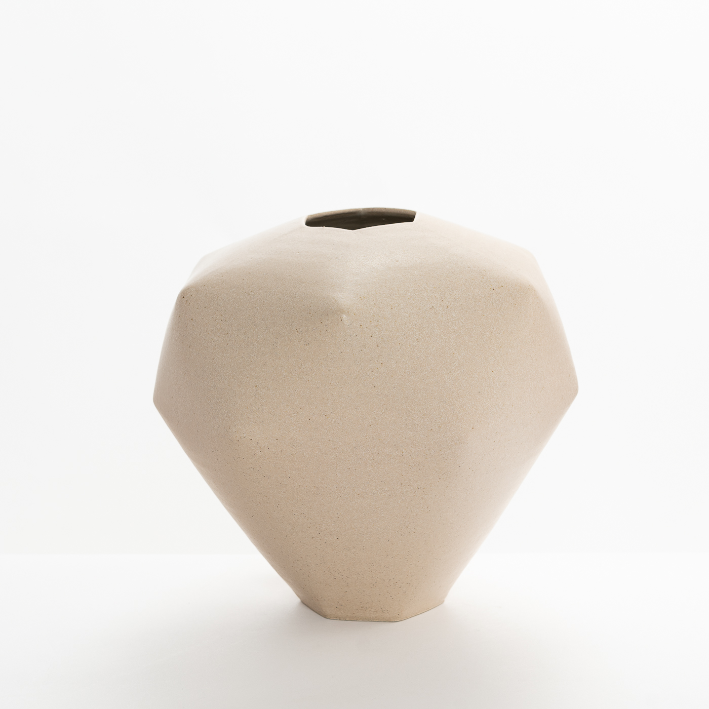 SK324Y52 Large beige vessel