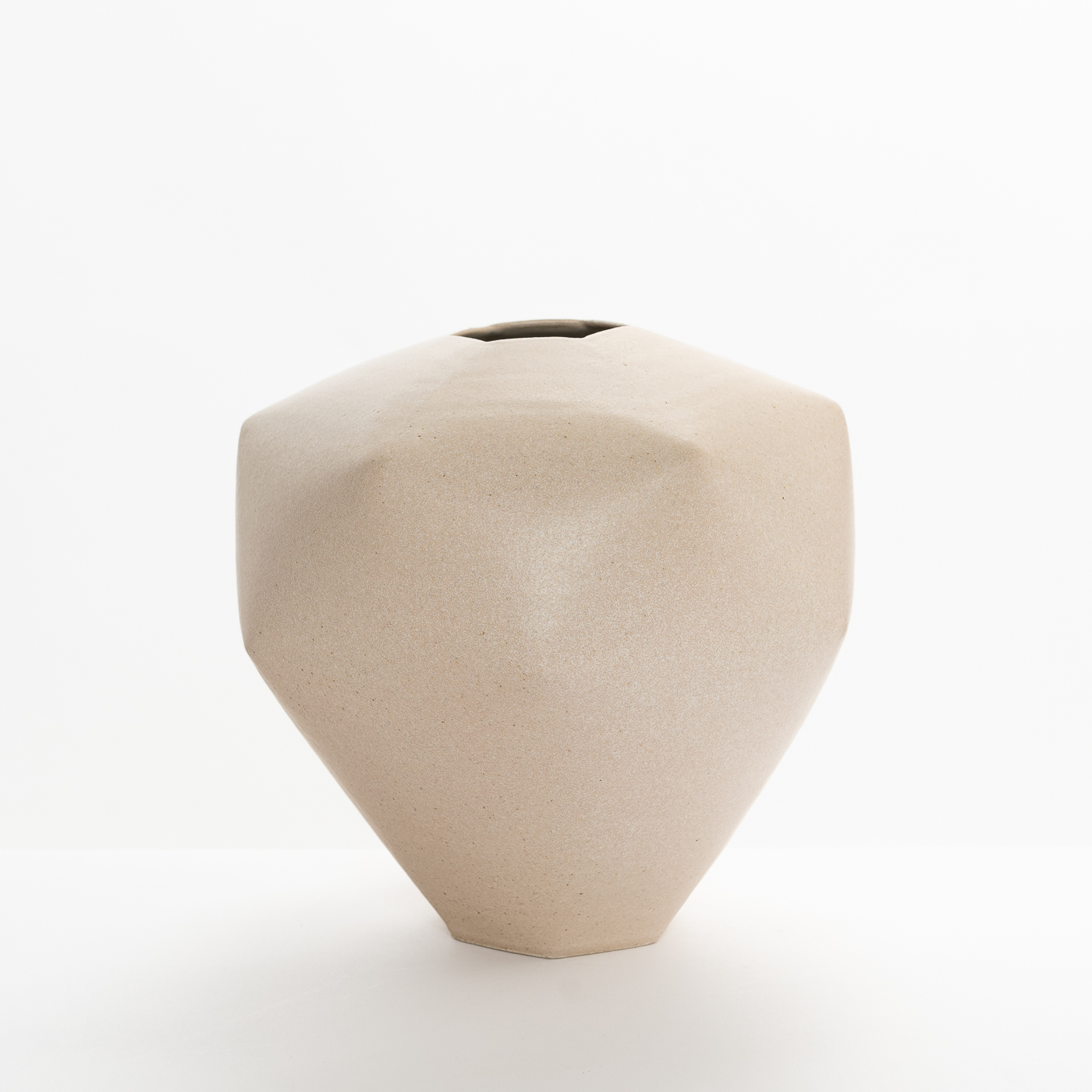 SK324Y52 Large beige vessel