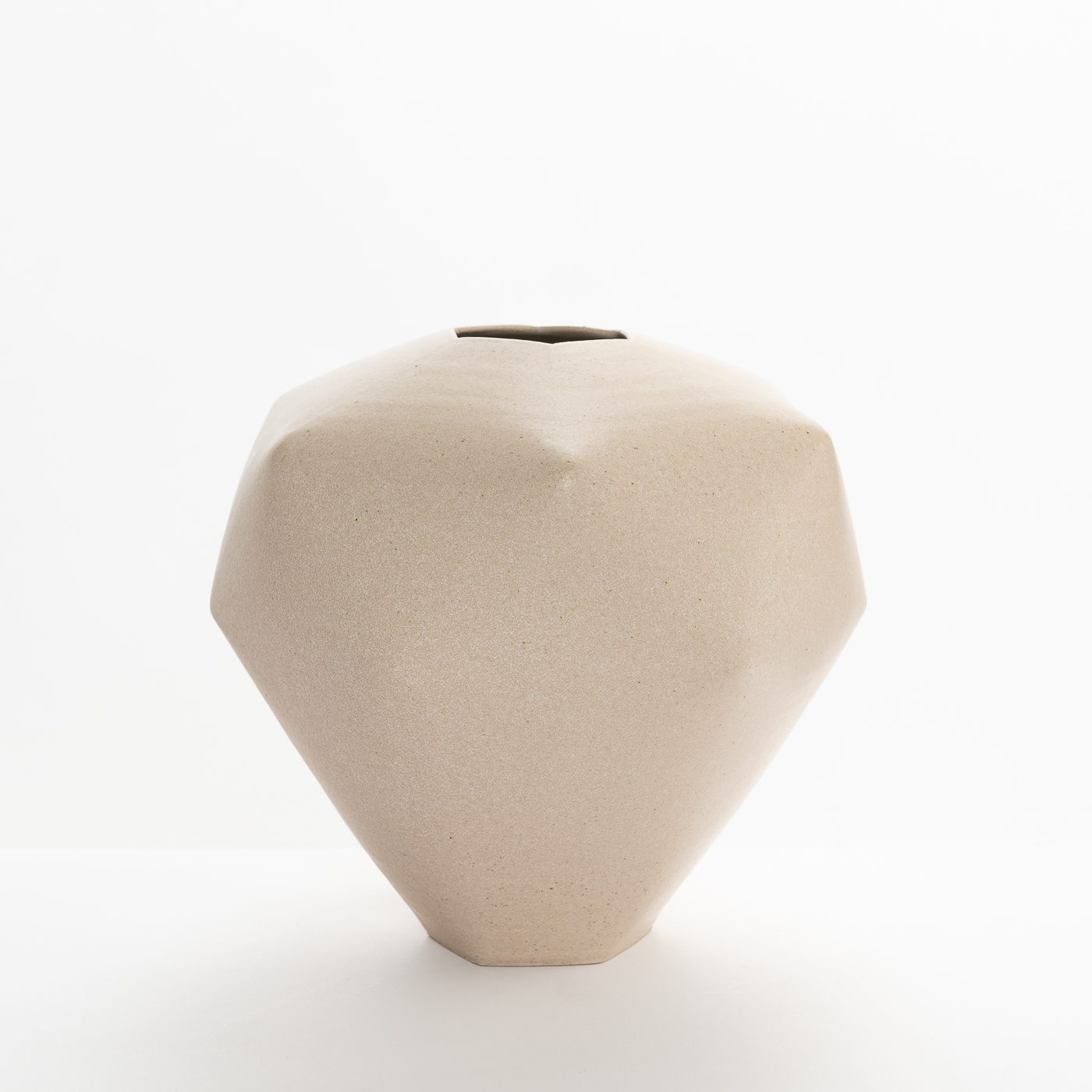 SK324Y52 Large beige vessel