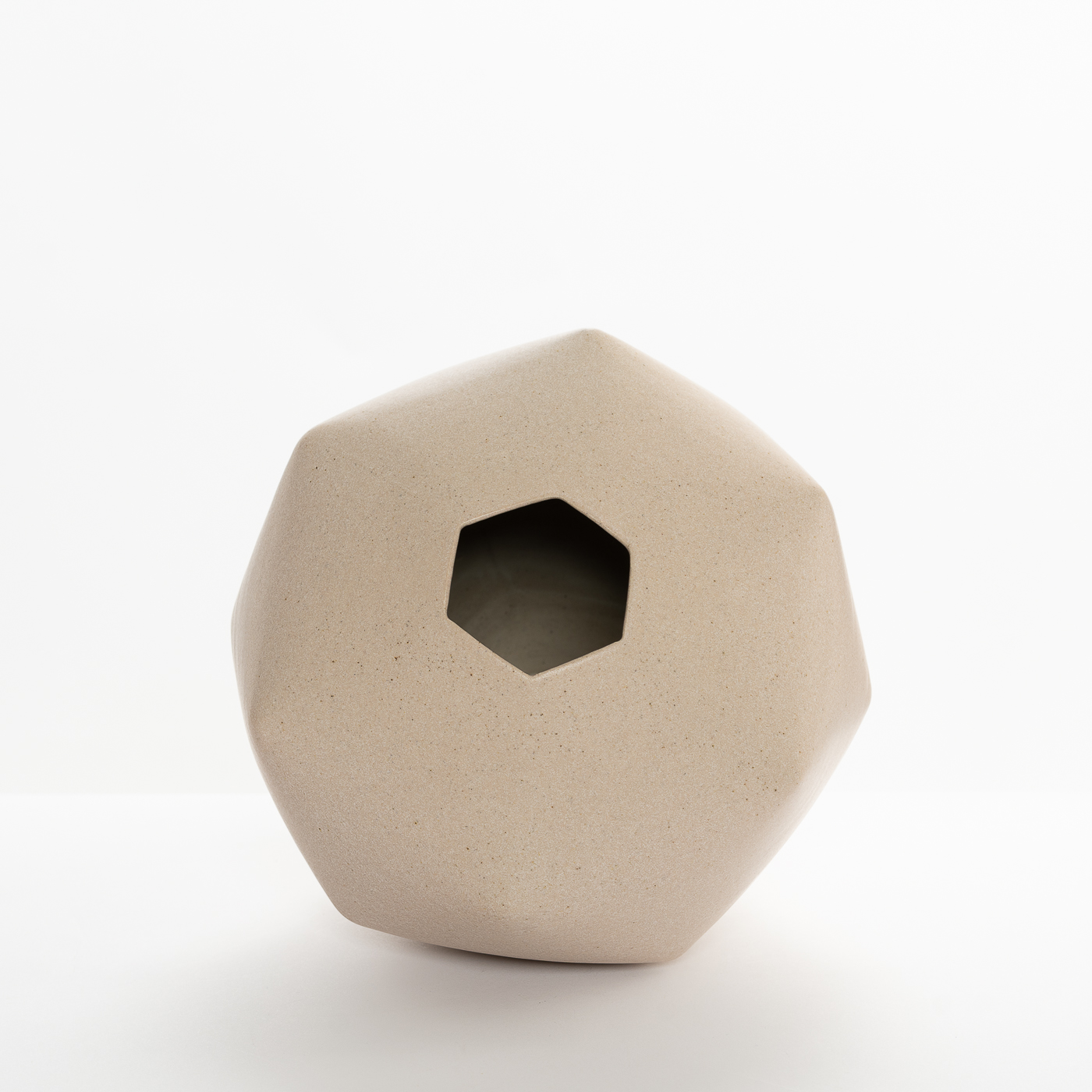 SK324Y52 Large beige vessel