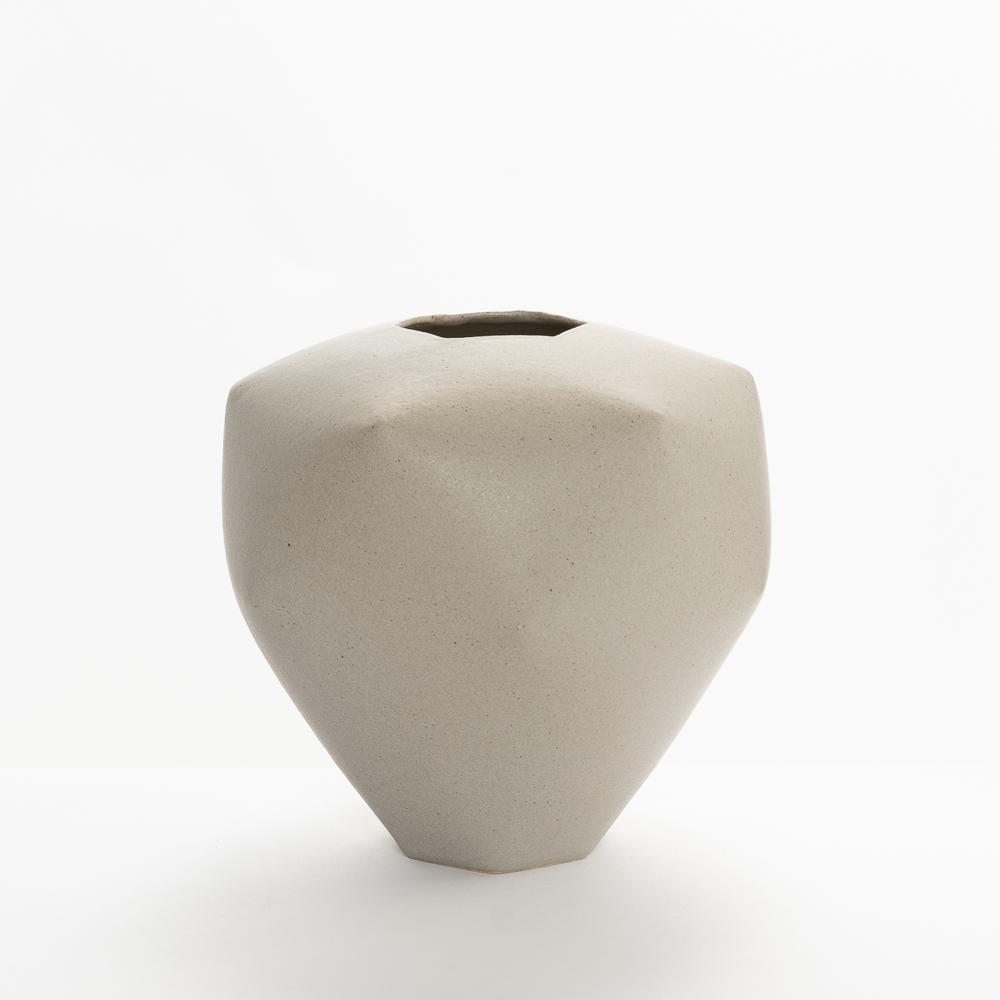 SK324Y53 Medium grey vessel