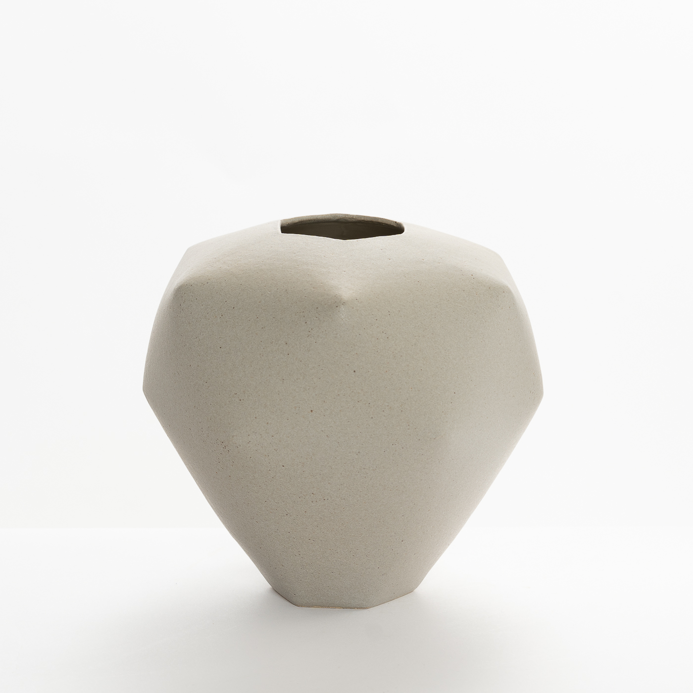 SK324Y53 Medium grey vessel