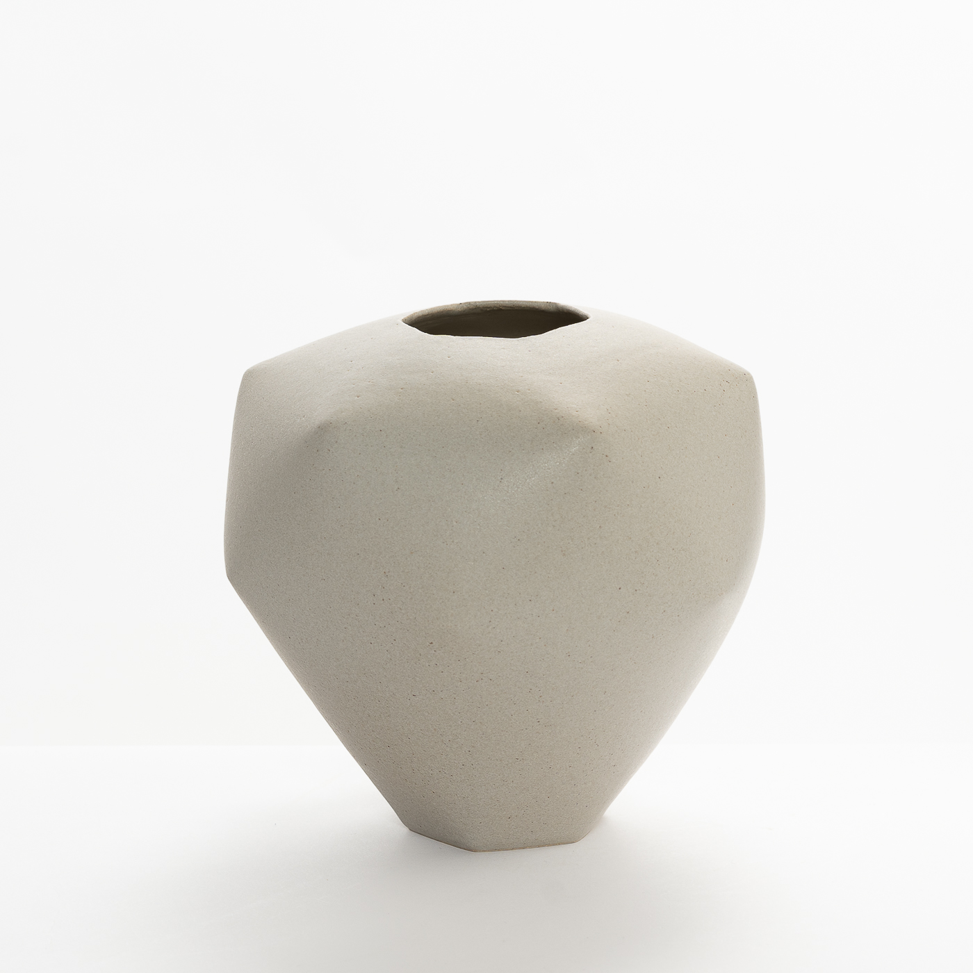 SK324Y53 Medium grey vessel