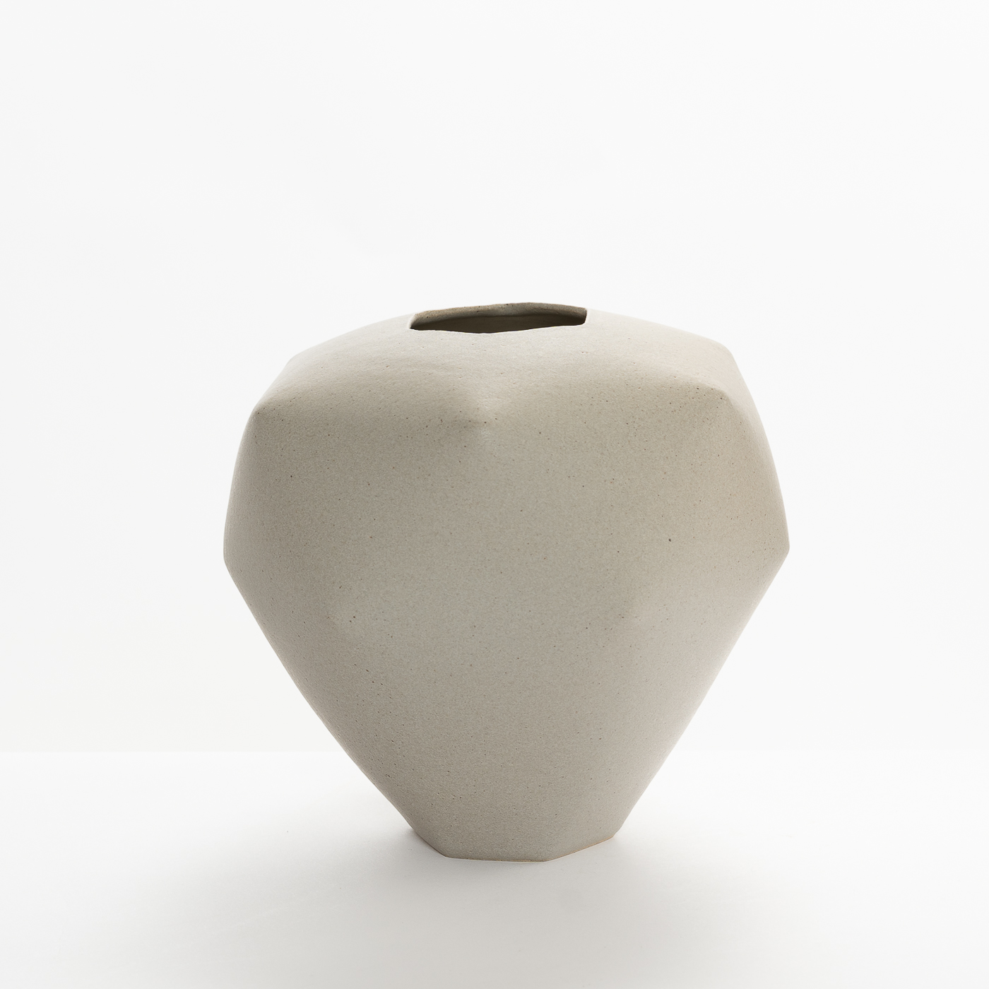 SK324Y53 Medium grey vessel