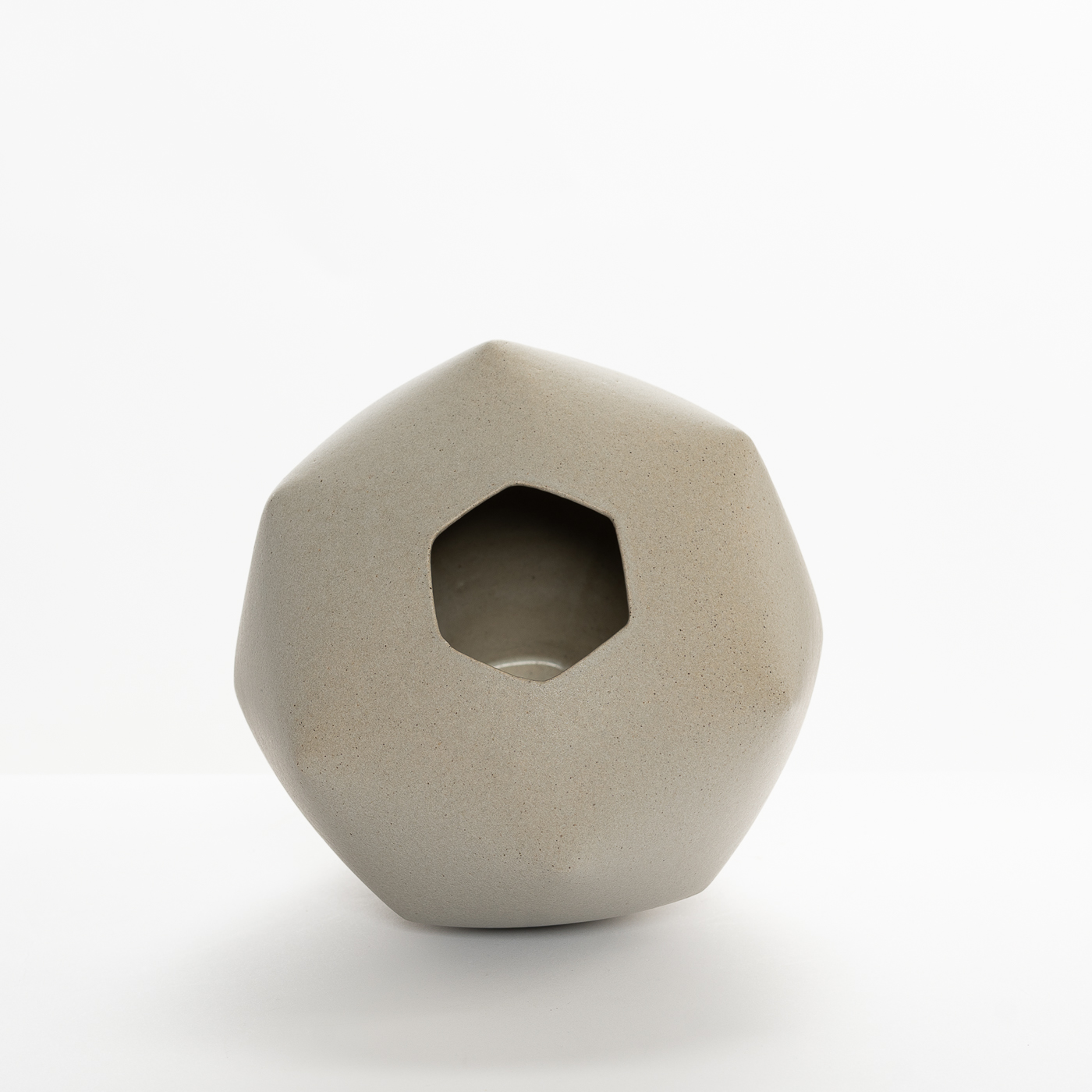 SK324Y53 Medium grey vessel