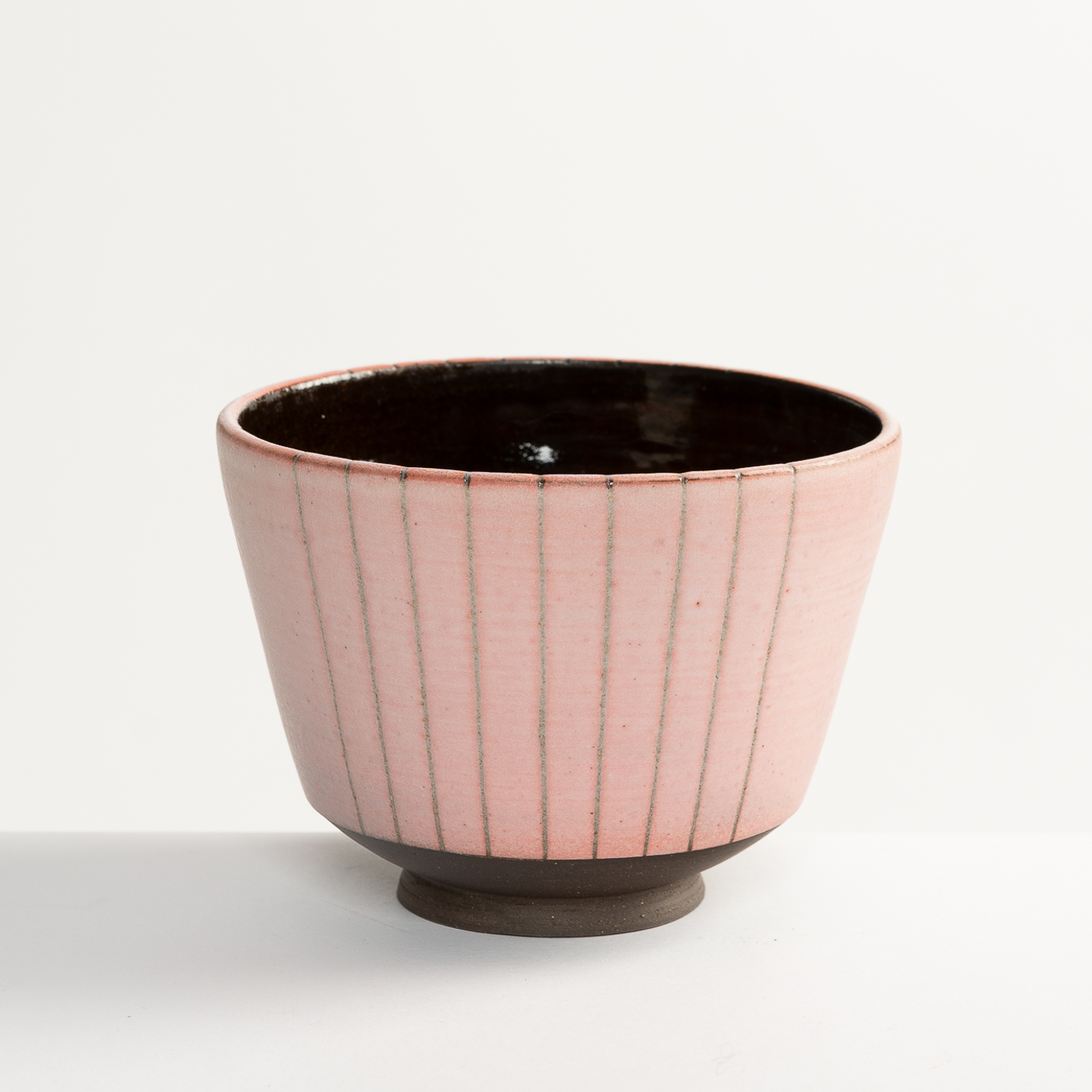 Black and Red Tea Bowl AP575Y28