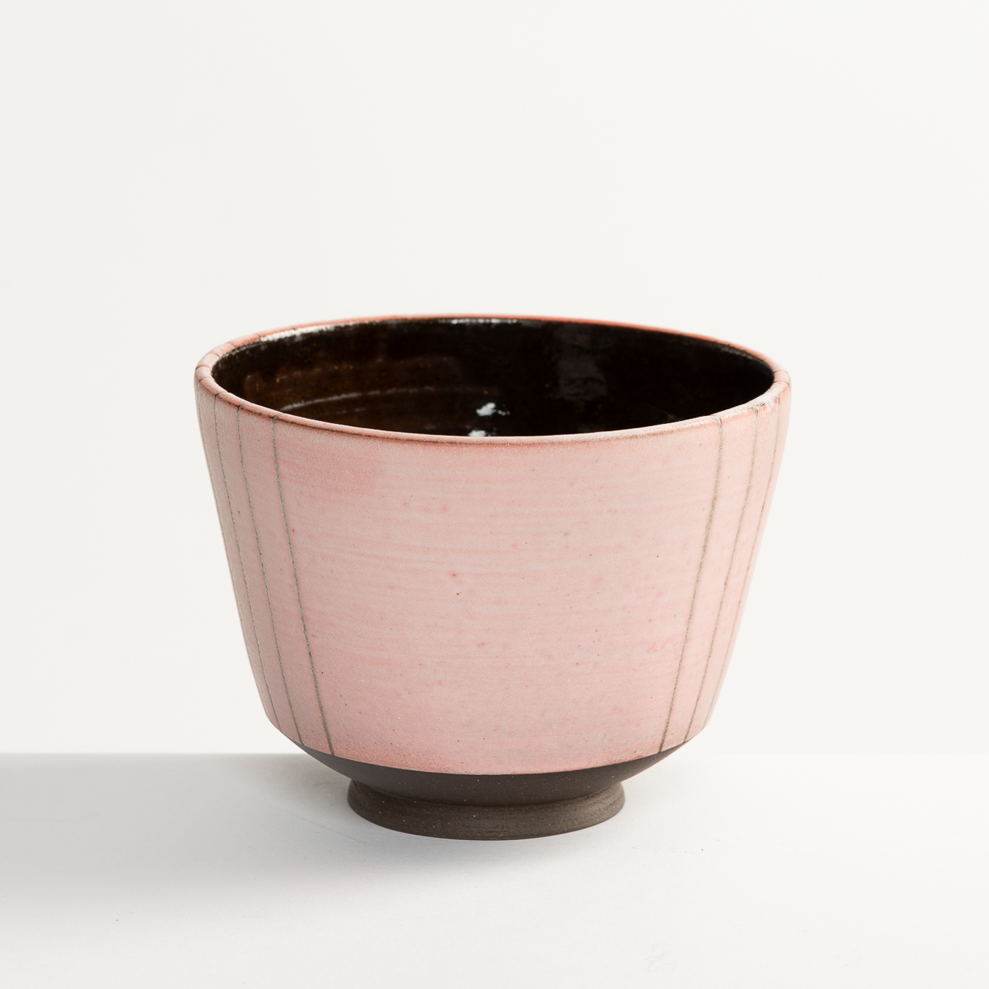 Black and Red Tea Bowl AP575Y28