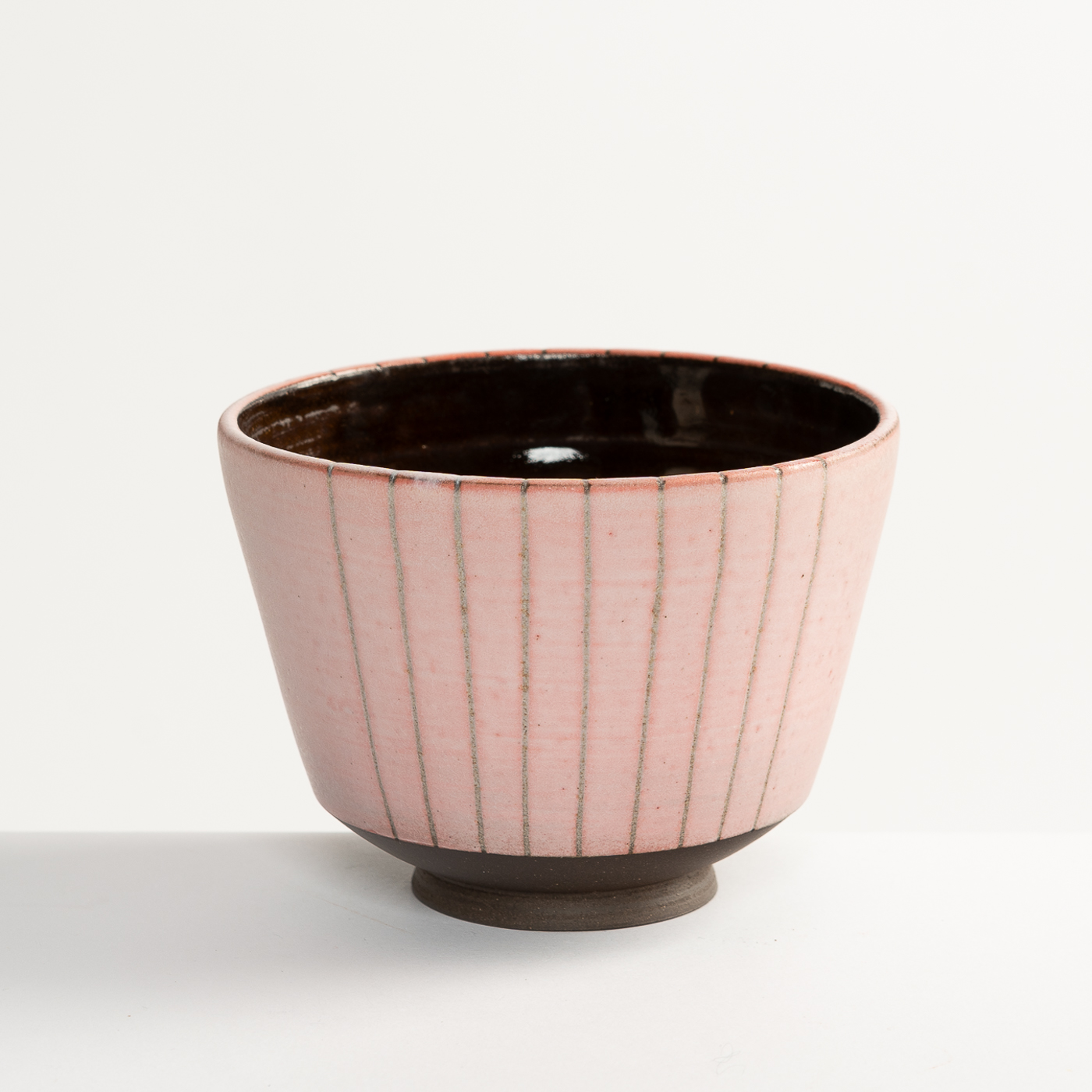 Black and Red Tea Bowl AP575Y28