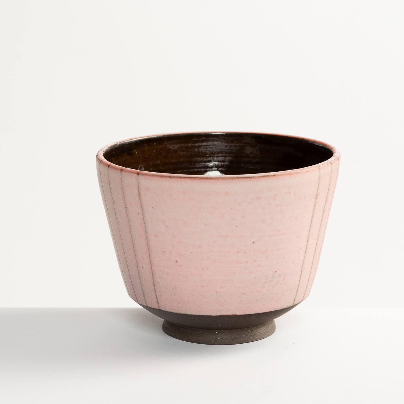 Black and Red Tea Bowl AP575Y28