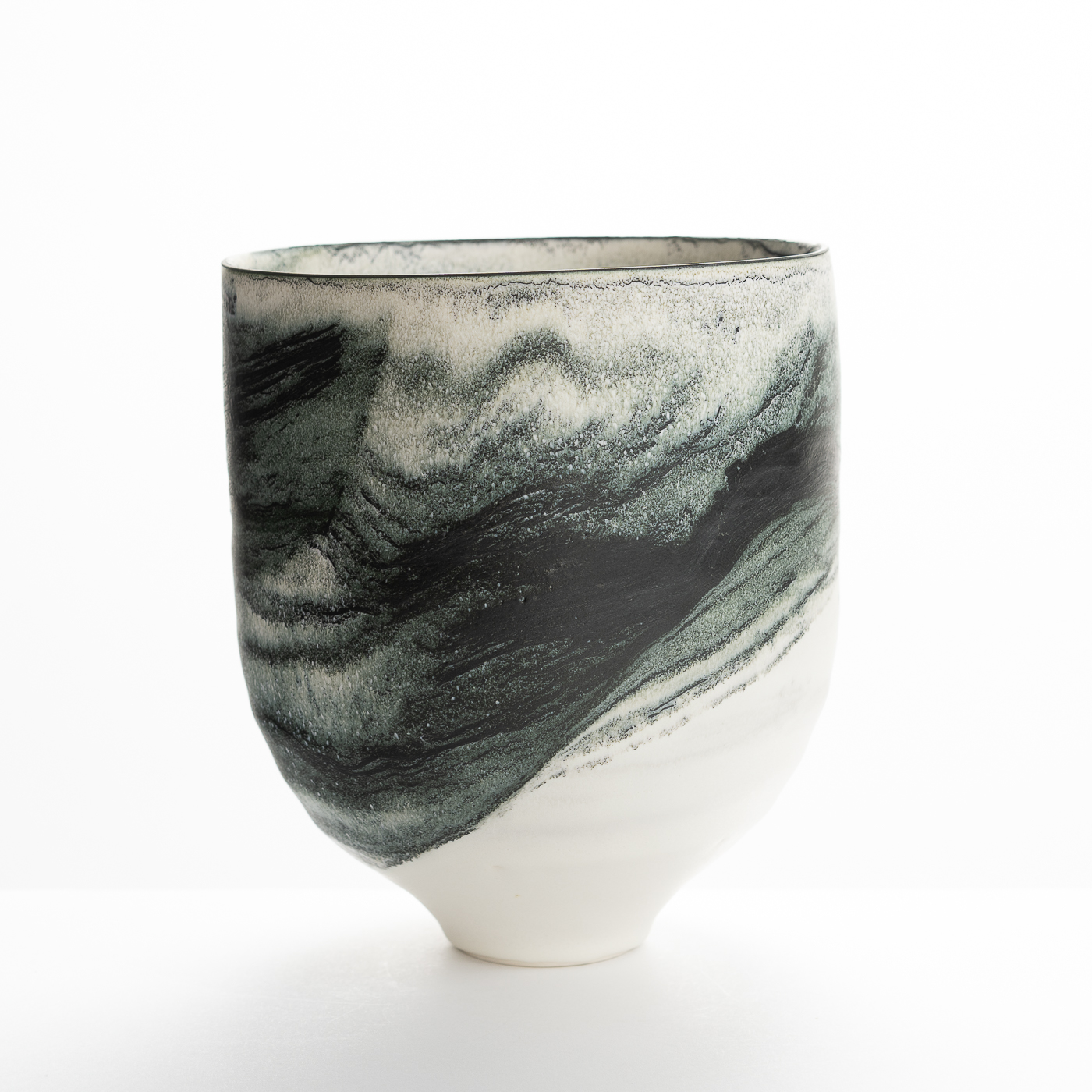 KC225Y463 Limoges Porcelain Bowl