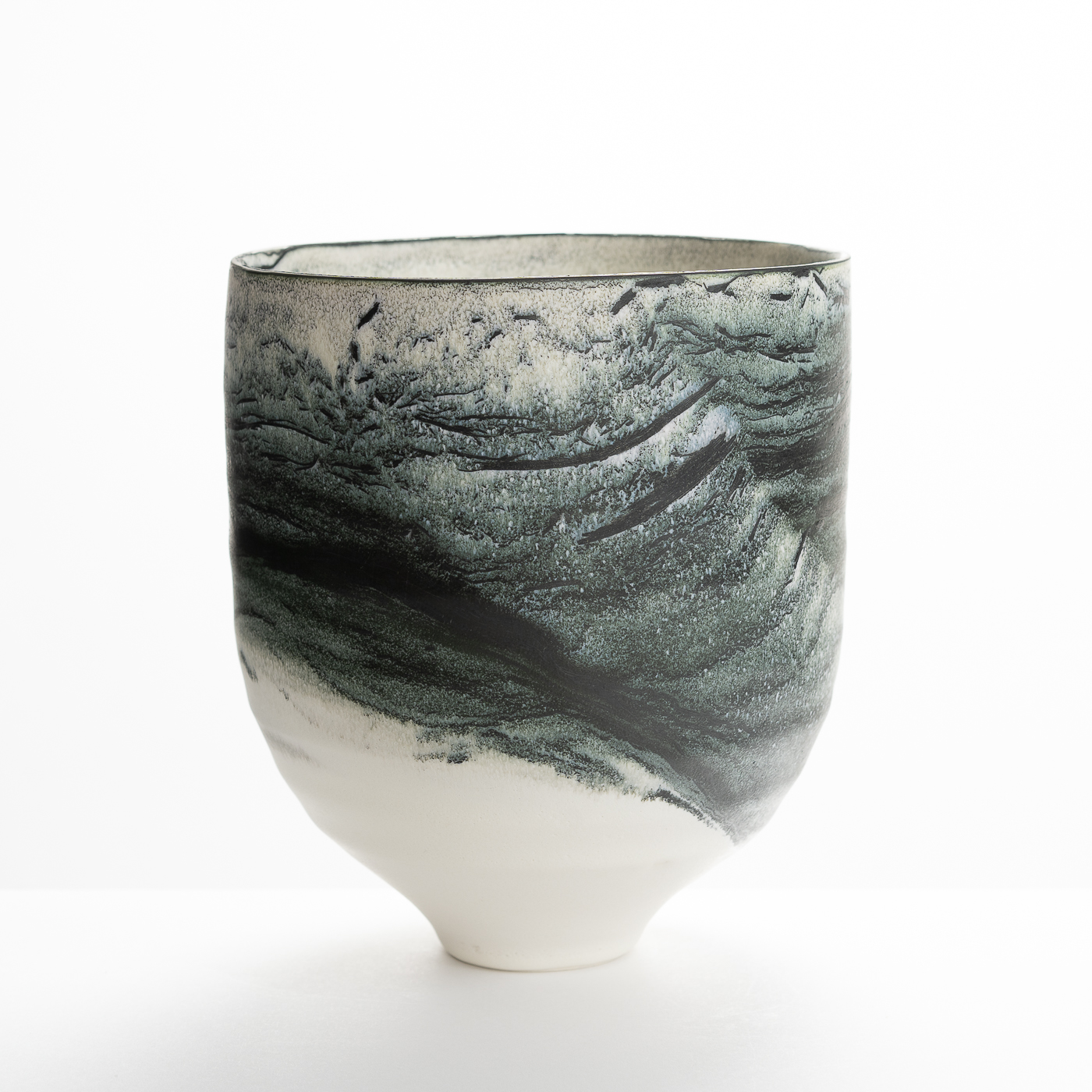 KC225Y463 Limoges Porcelain Bowl