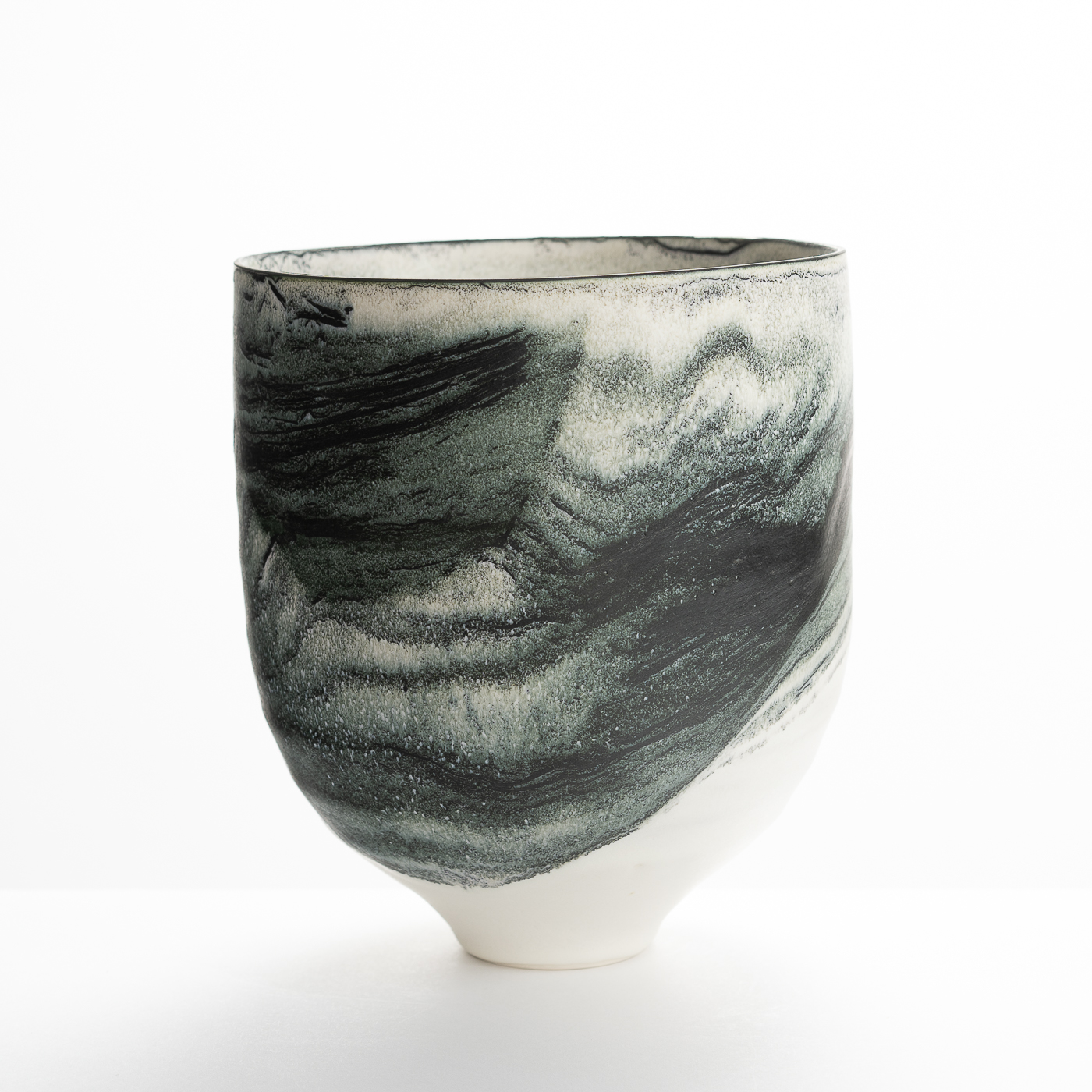 KC225Y463 Limoges Porcelain Bowl