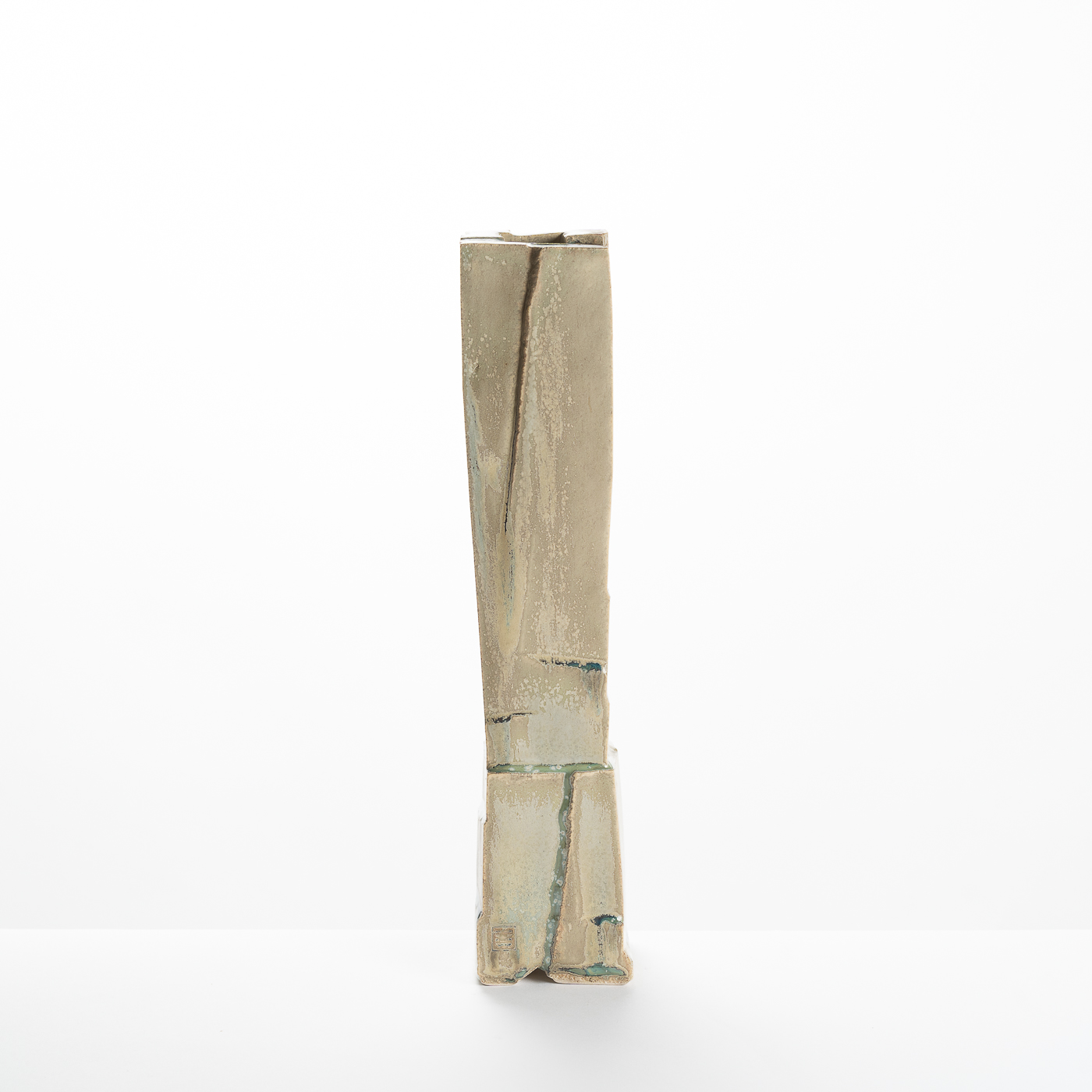 DB215Y49 Tall Two-Part Vase