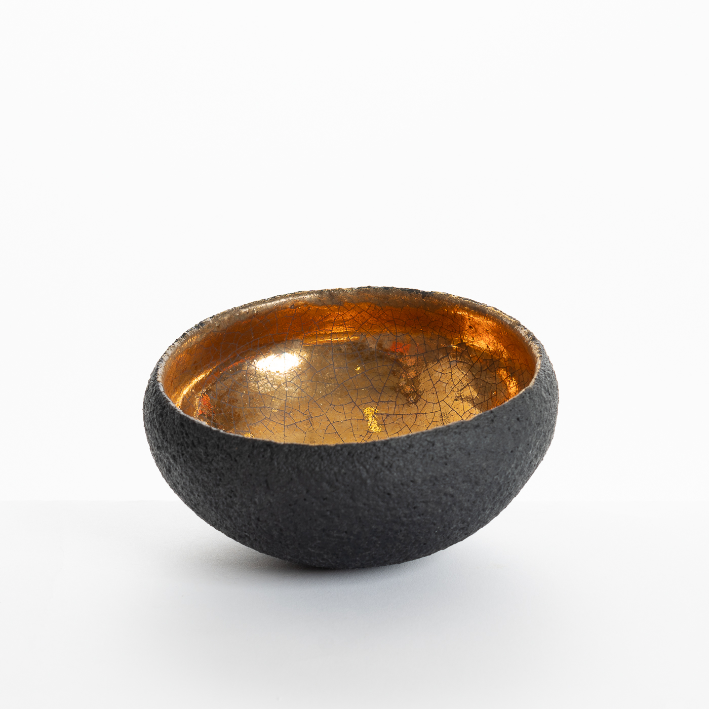 SF209Y881 Medium Round Bowl Black/Gold