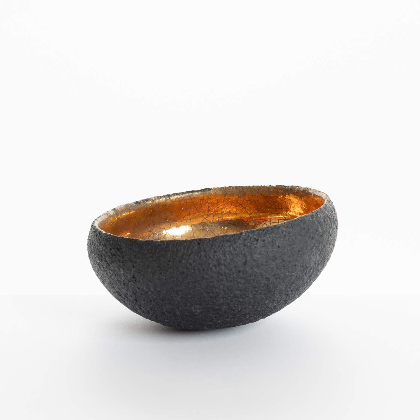 SF209Y881 Medium Round Bowl Black/Gold