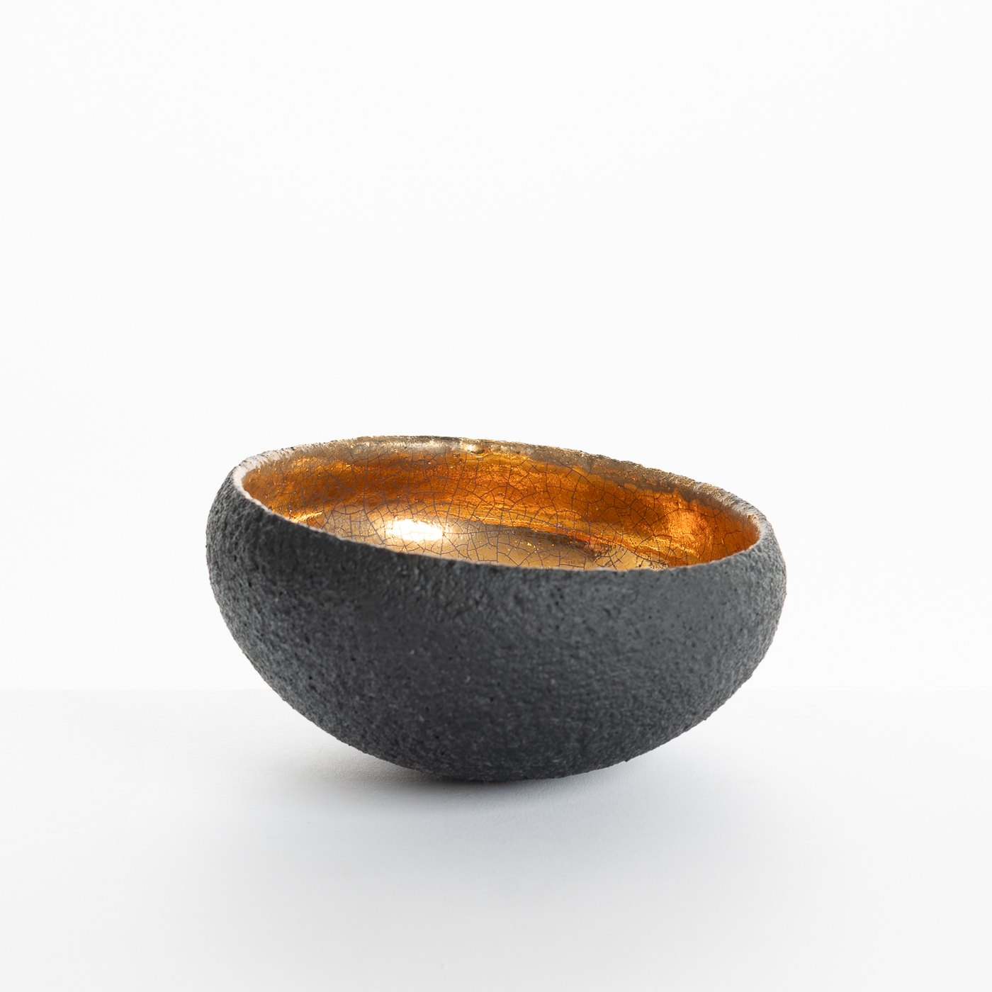 SF209Y881 Medium Round Bowl Black/Gold