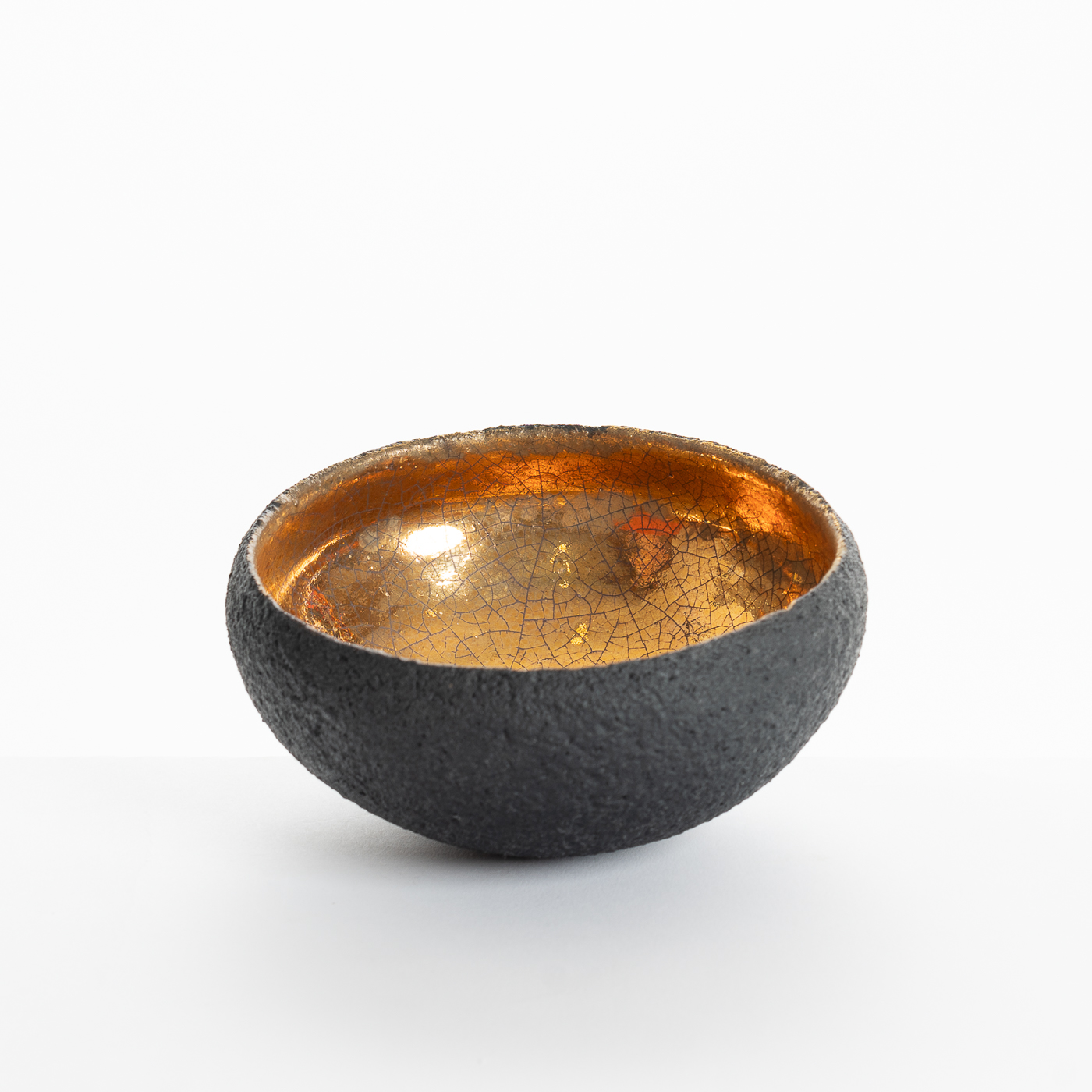 SF209Y881 Medium Round Bowl Black/Gold
