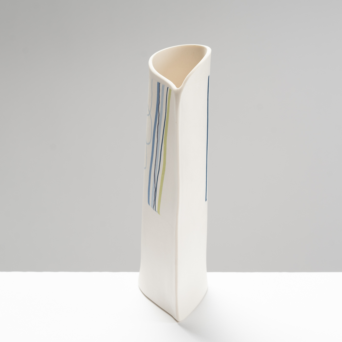 CS581Y37 Medium Teardrop Vessel