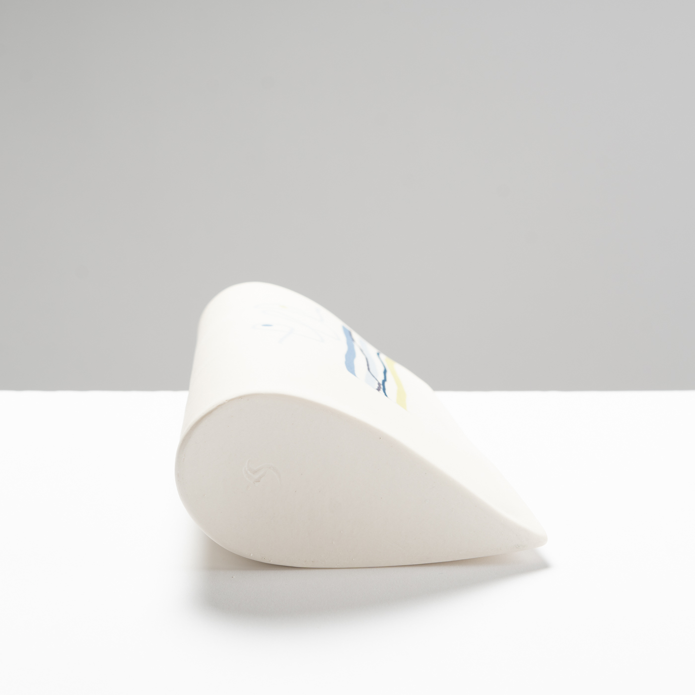 CS581Y37 Medium Teardrop Vessel