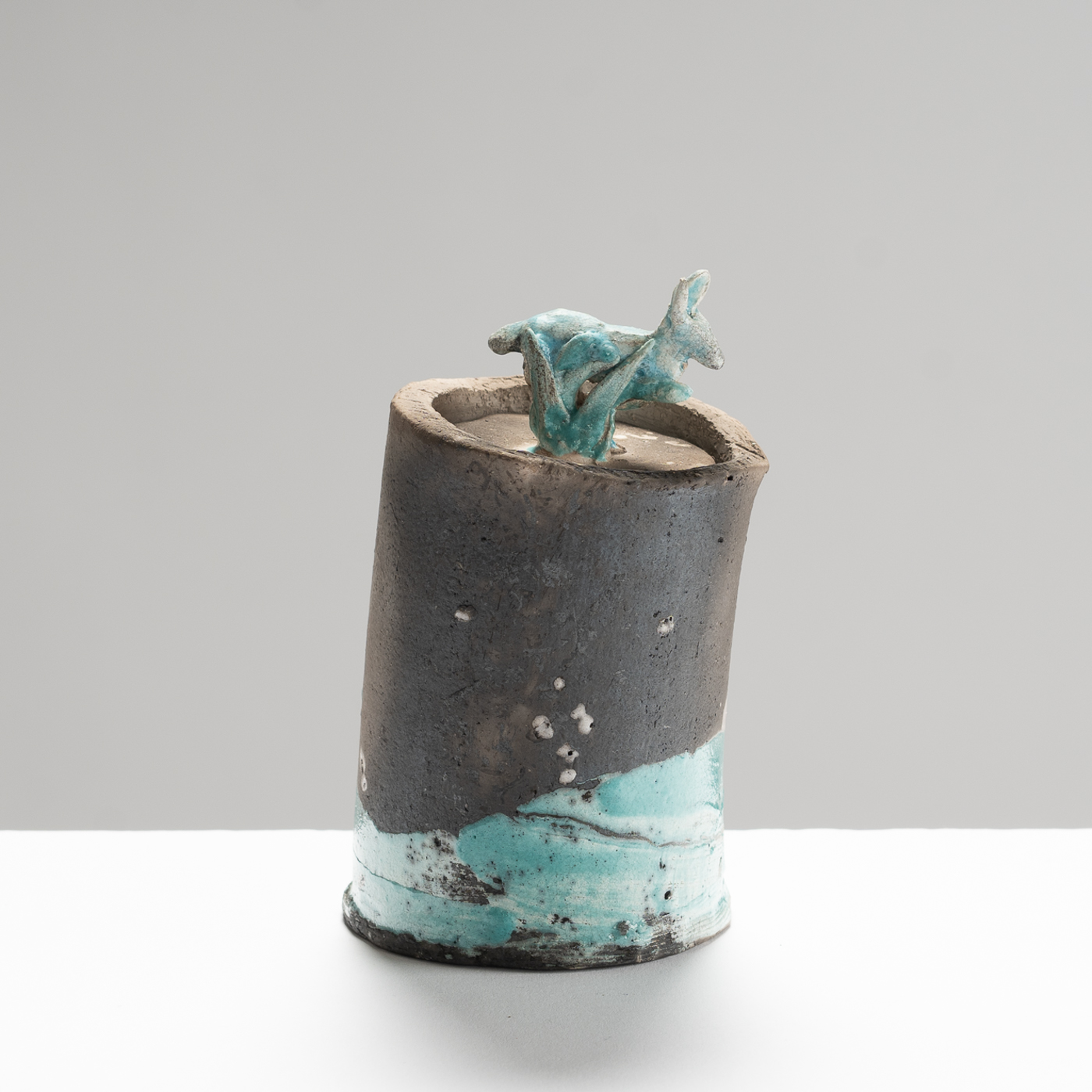 HT473Y136 Leaping Blue Hare