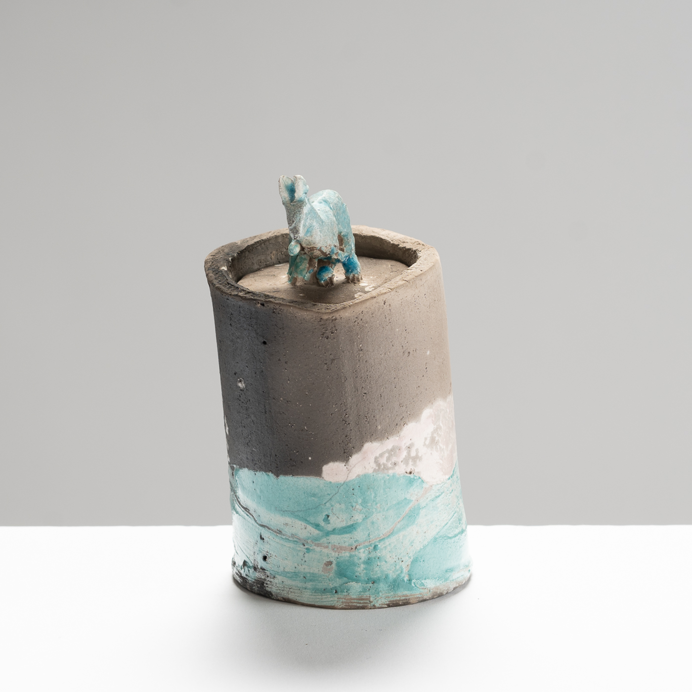 HT473Y136 Leaping Blue Hare