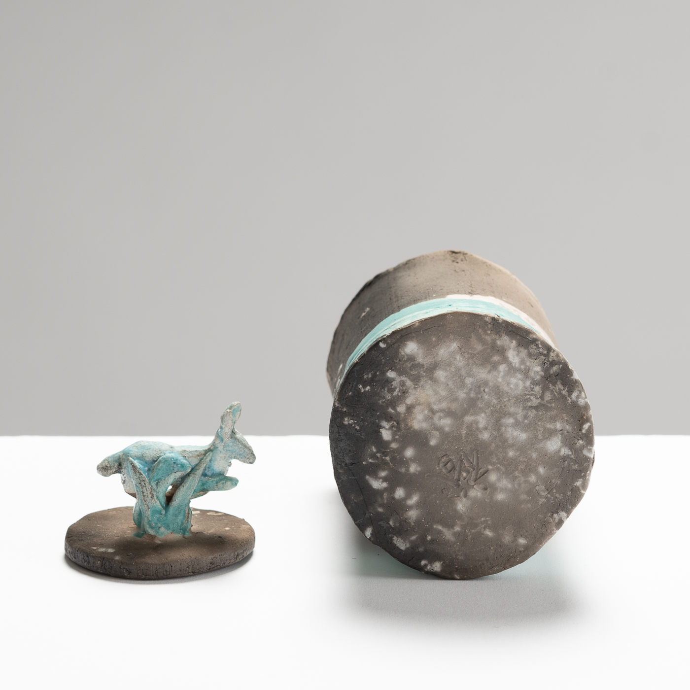 HT473Y136 Leaping Blue Hare