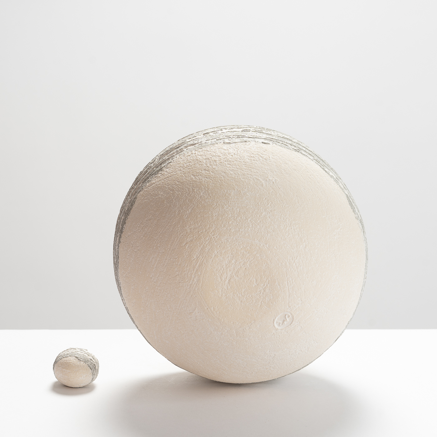 MP531Y27 White and Grey Bound Pebble Sculpture