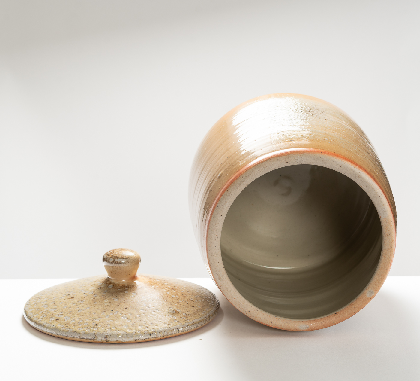 SN412Y327 Large lidded jar