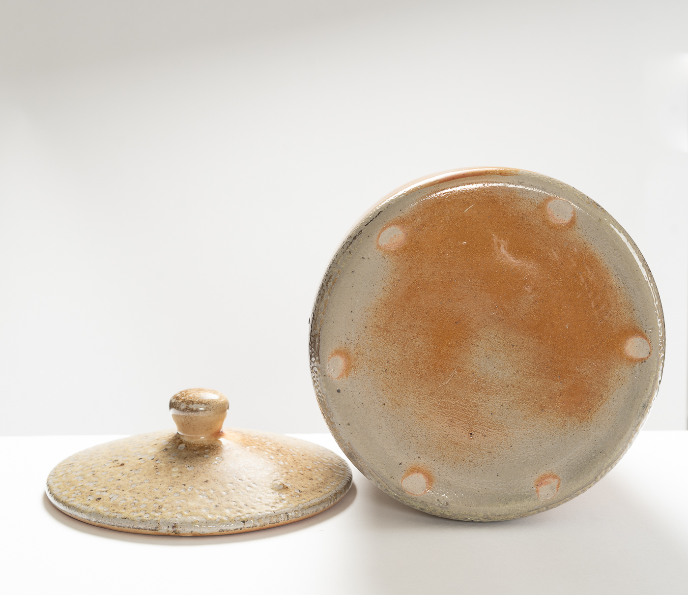 SN412Y327 Large lidded jar