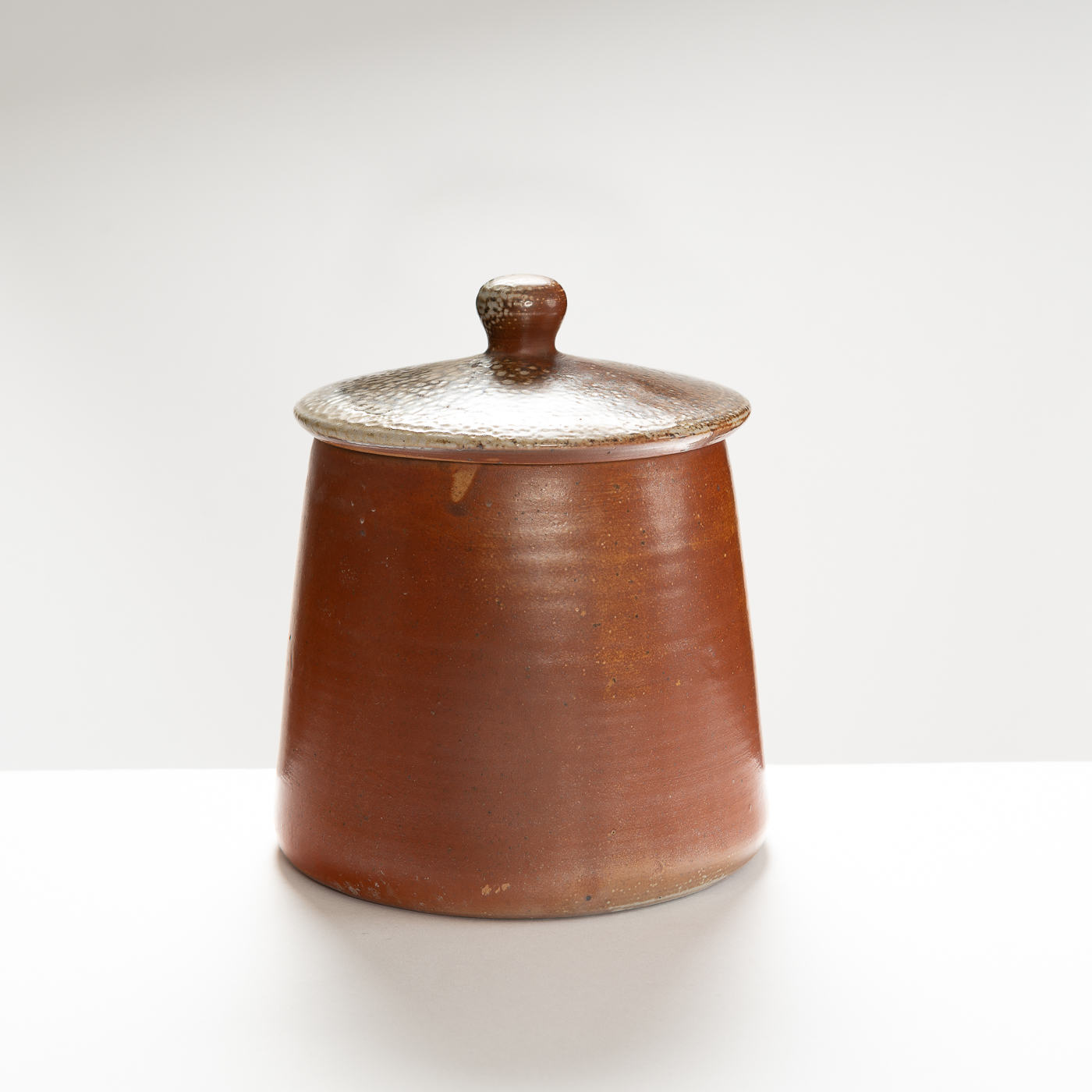 SN412Y327 Large lidded jar
