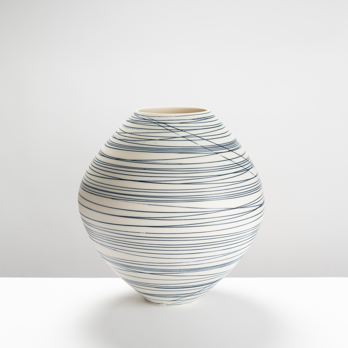 AT488Y448 Moon Jar Large Blue Lines