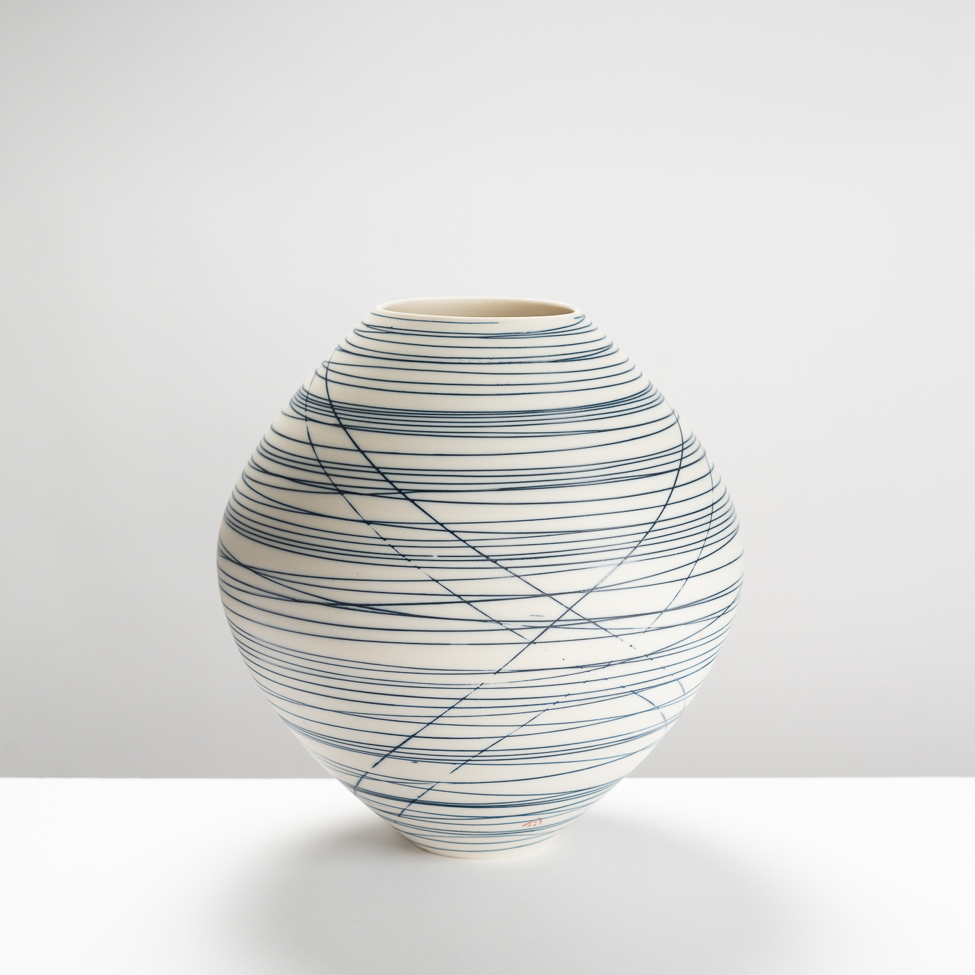 AT488Y448 Moon Jar Large Blue Lines