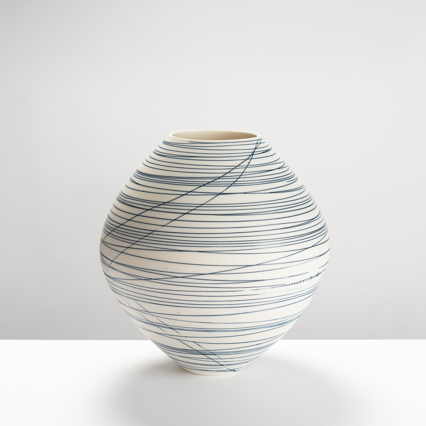 AT488Y448 Moon Jar Large Blue Lines