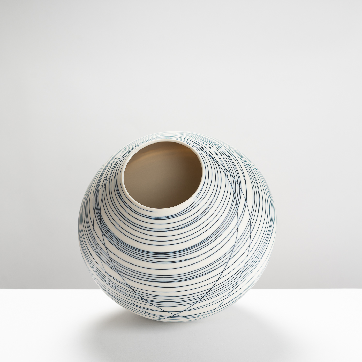 AT488Y448 Moon Jar Large Blue Lines